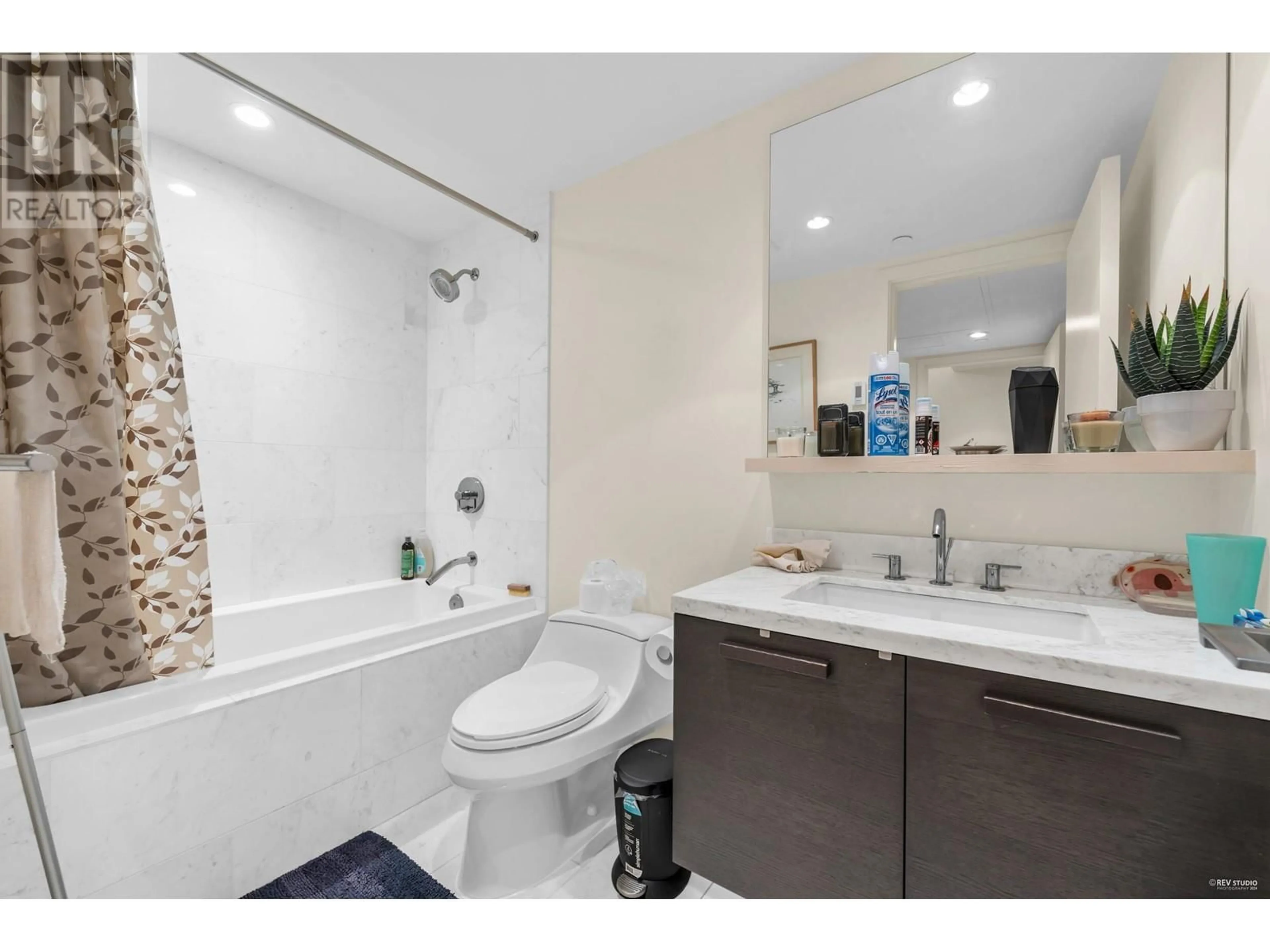 Standard bathroom for 106 5838 BERTON AVENUE, Vancouver British Columbia V6S0A5