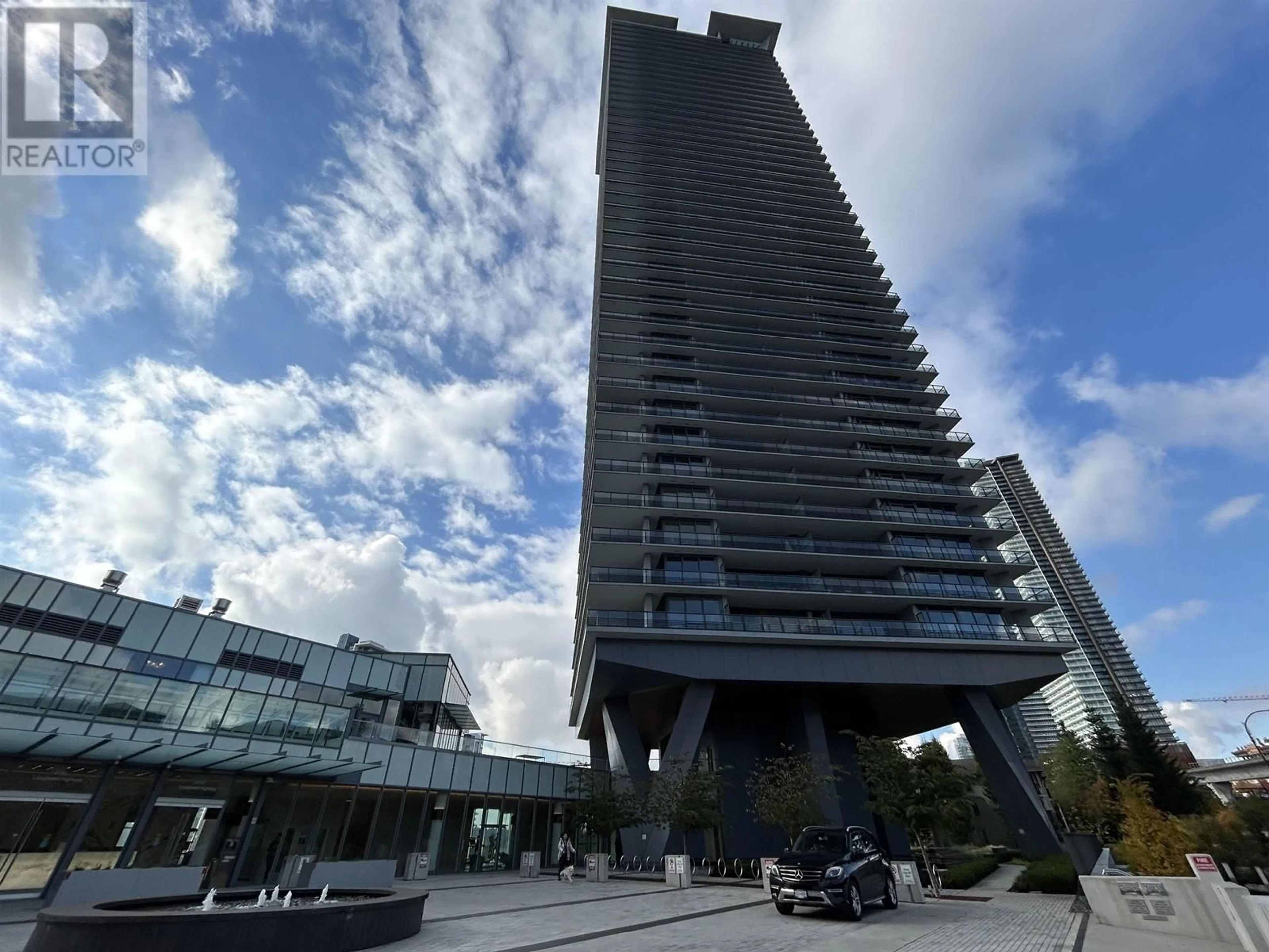 Indoor foyer for 4001 4720 LOUGHEED HIGHWAY, Burnaby British Columbia V5C0M8