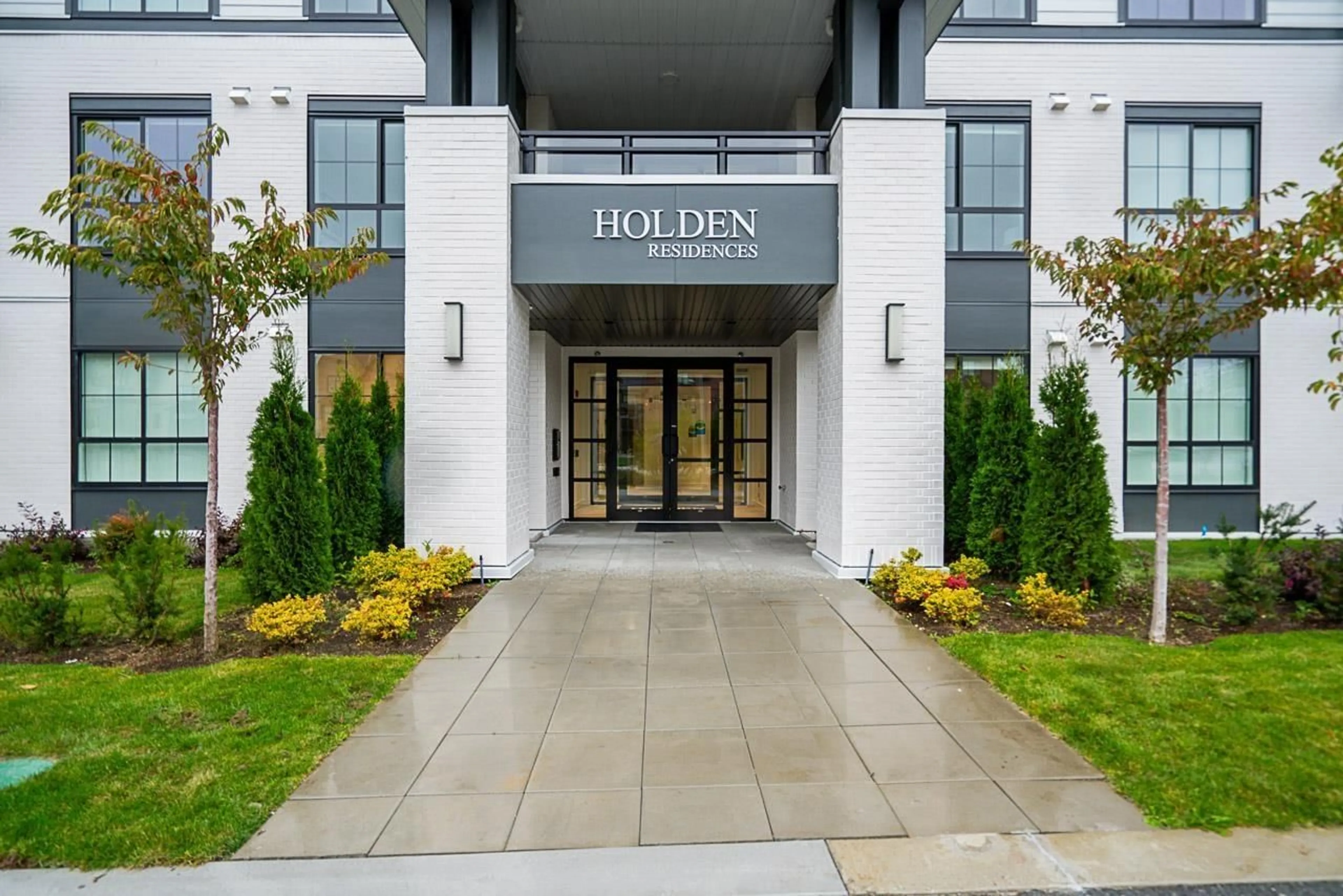 Indoor foyer for 201 2425 166 STREET, Surrey British Columbia V3Z0B8