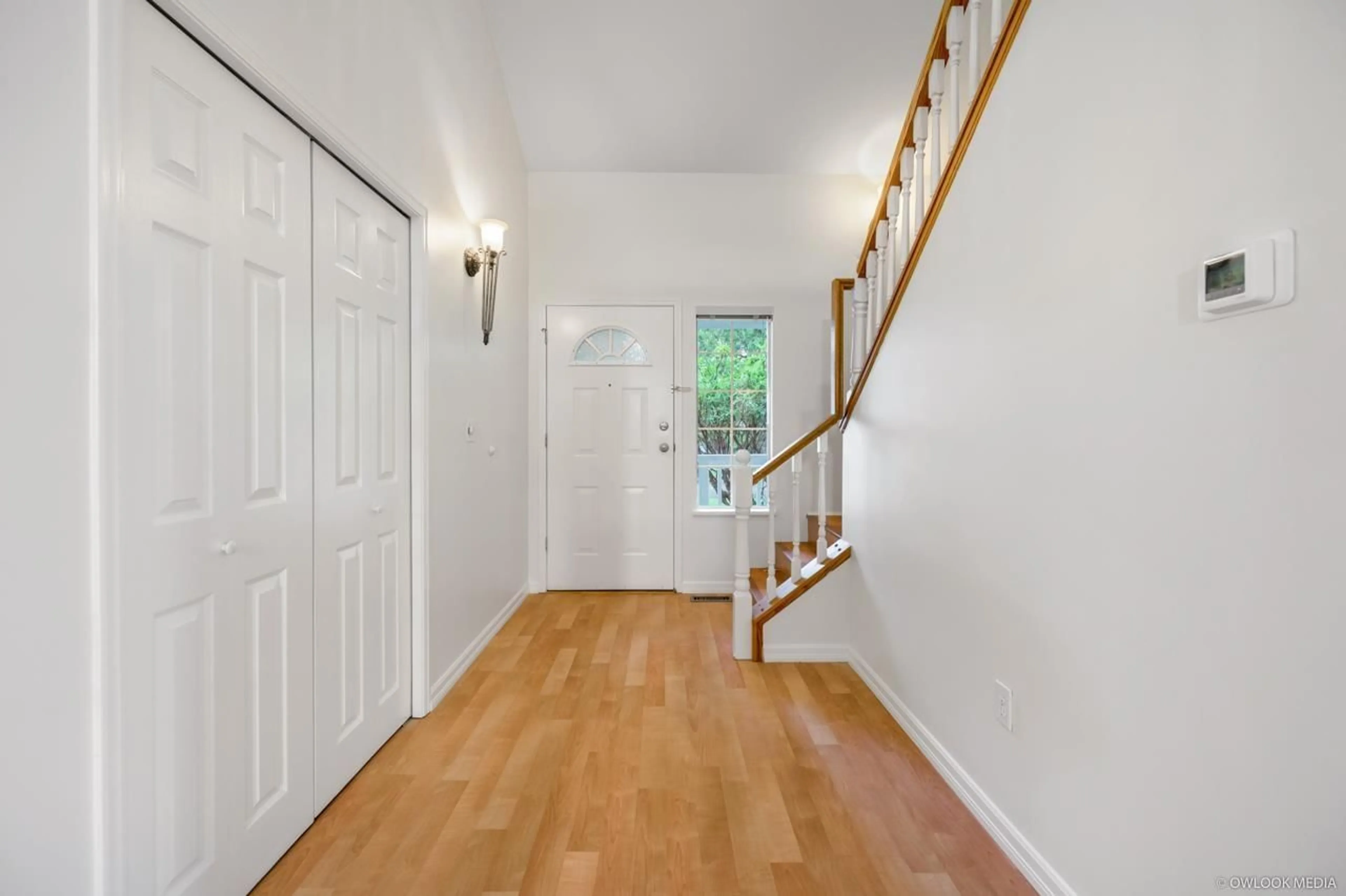 Indoor foyer, wood floors for 5959 PARKSIDE PLACE, Surrey British Columbia V3X2B6