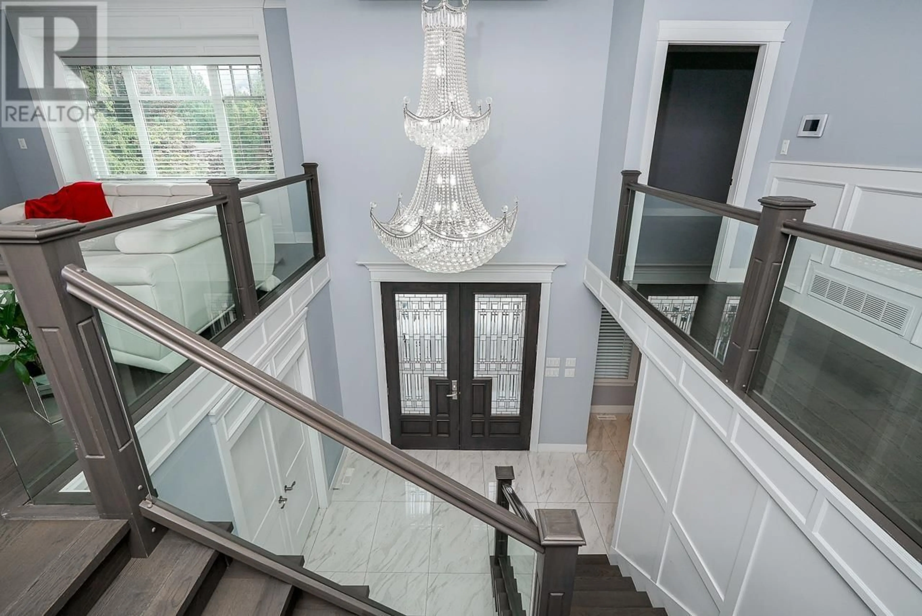 Indoor foyer, wood floors for 1337 JUDD ROAD, Squamish British Columbia V0N1H0