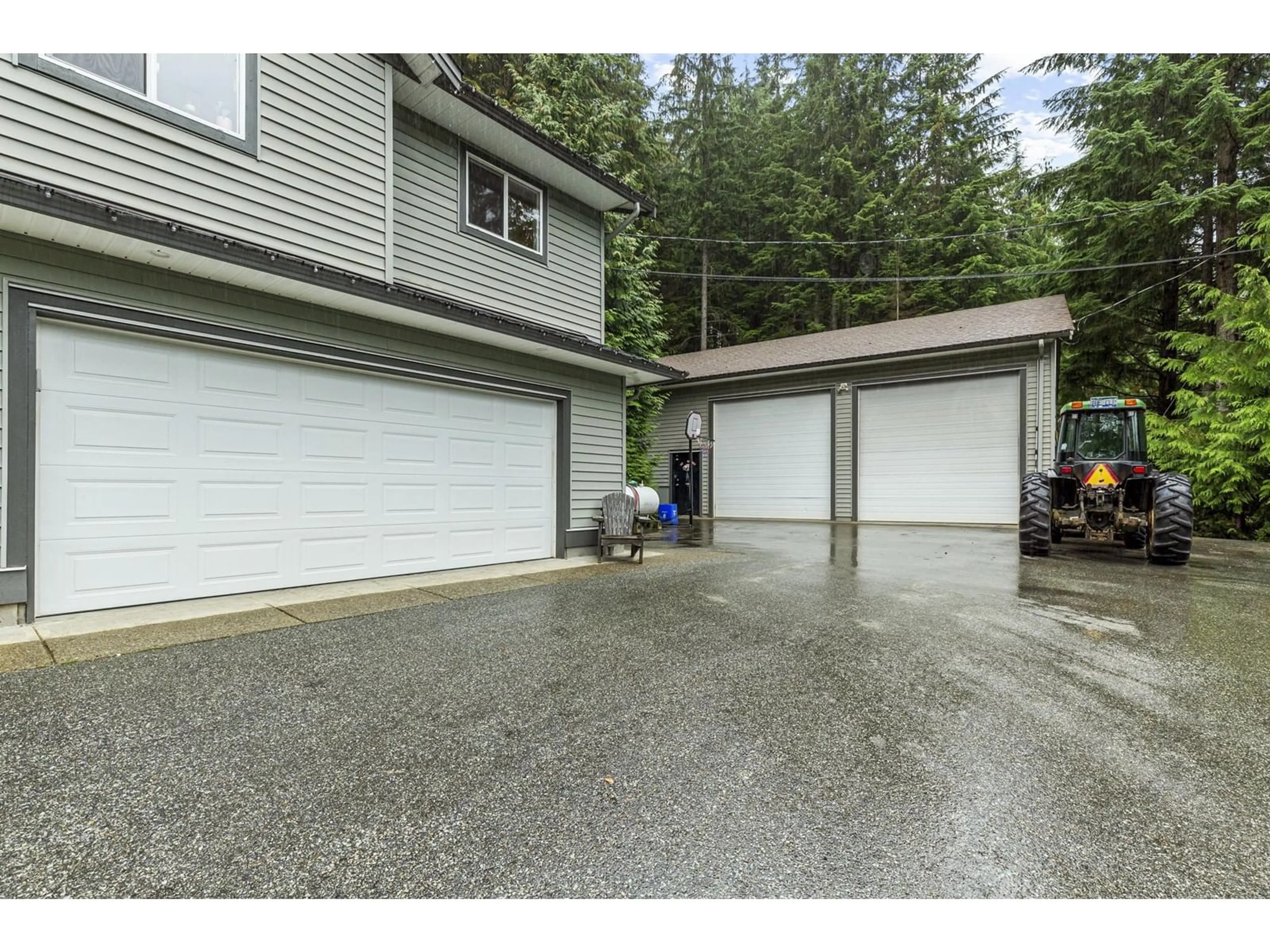 Indoor garage, cement floor for 12461 AINSWORTH STREET, Mission British Columbia V4S1L4