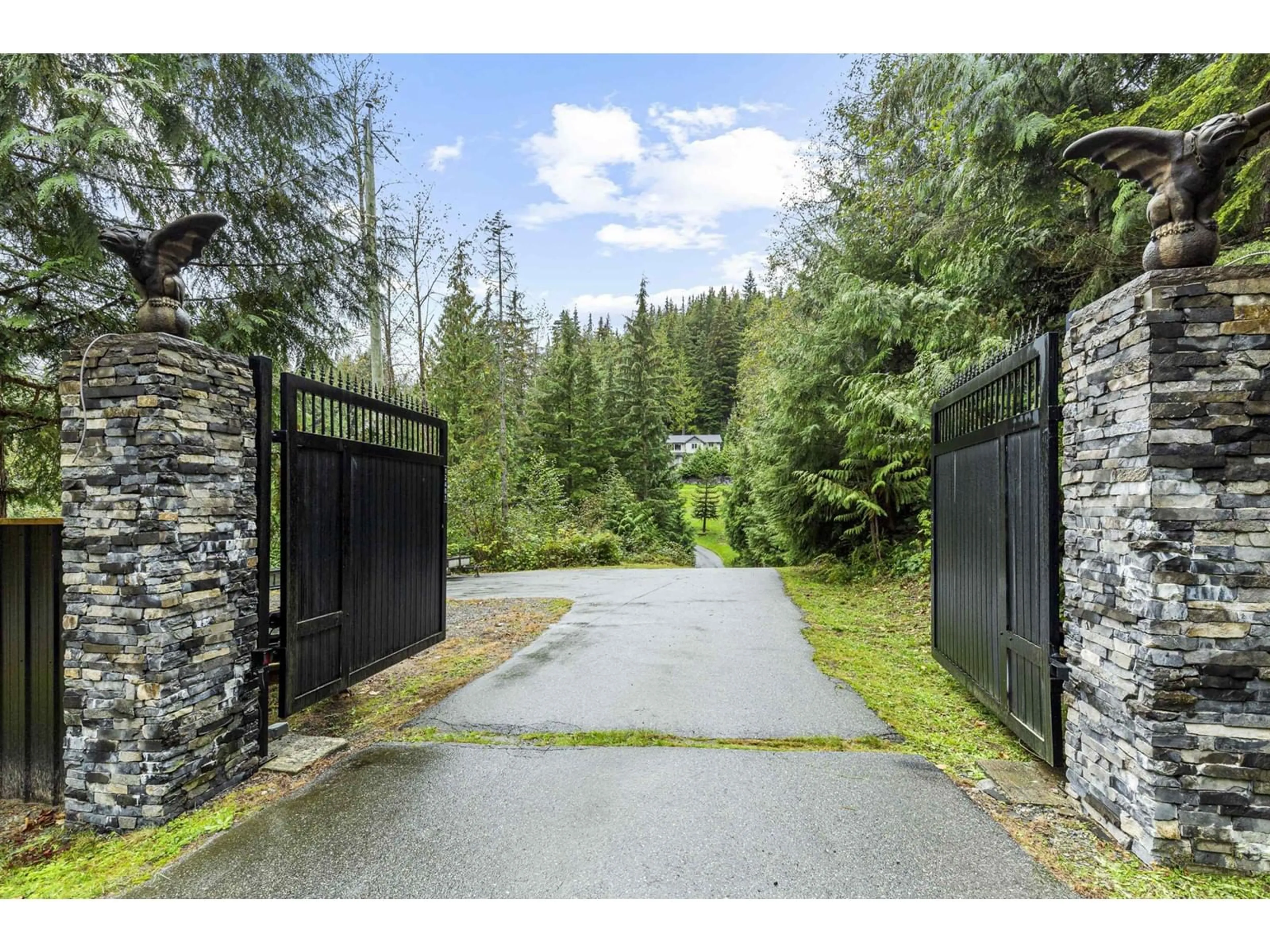 Indoor foyer for 12461 AINSWORTH STREET, Mission British Columbia V4S1L4