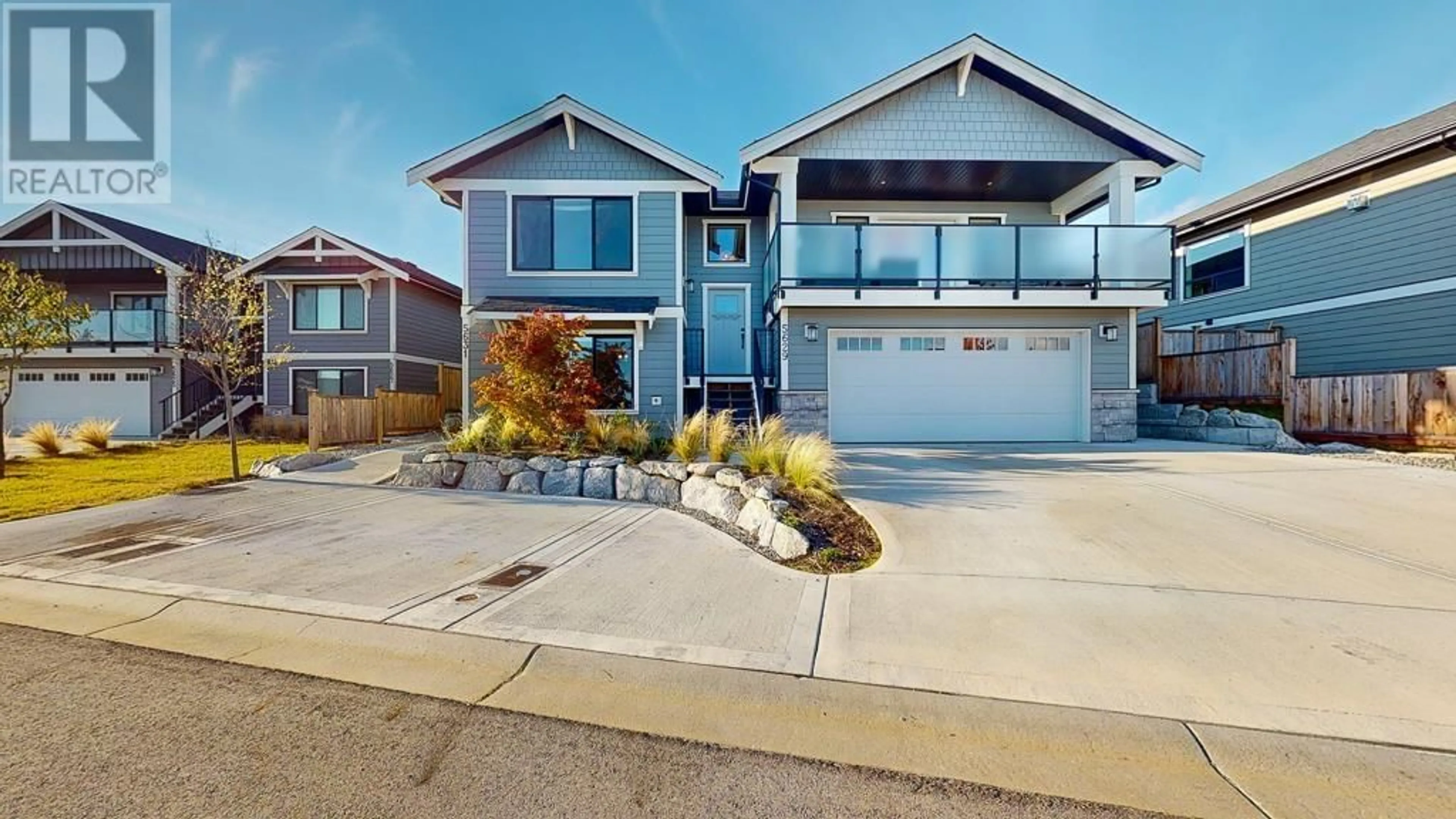 Frontside or backside of a home, the street view for 5629 KINGBIRD CRESCENT, Sechelt British Columbia V7Z0S4