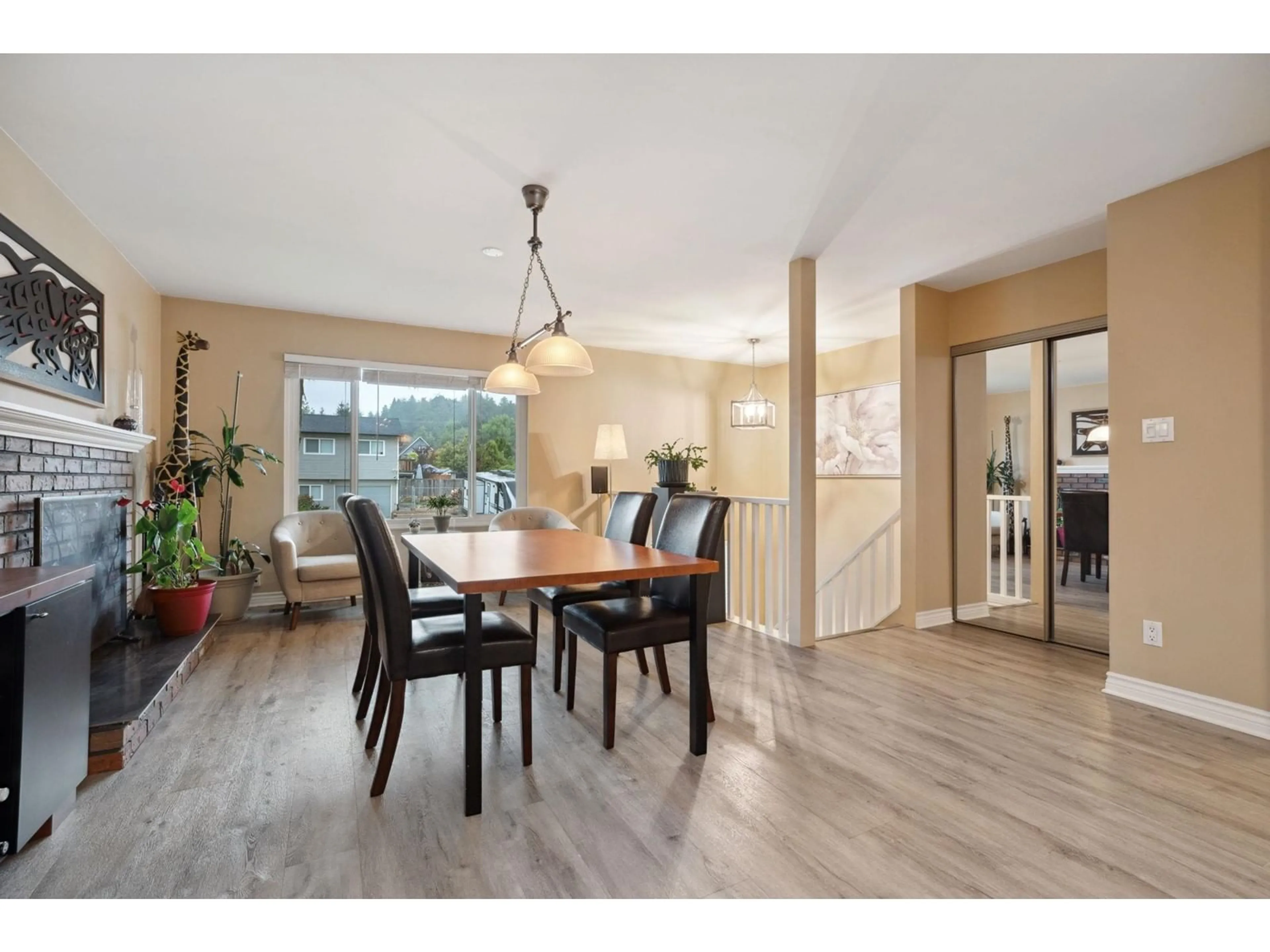 Dining room, wood floors, cottage for 2904 WIGGINS PLACE, Langley British Columbia V2Y1E9