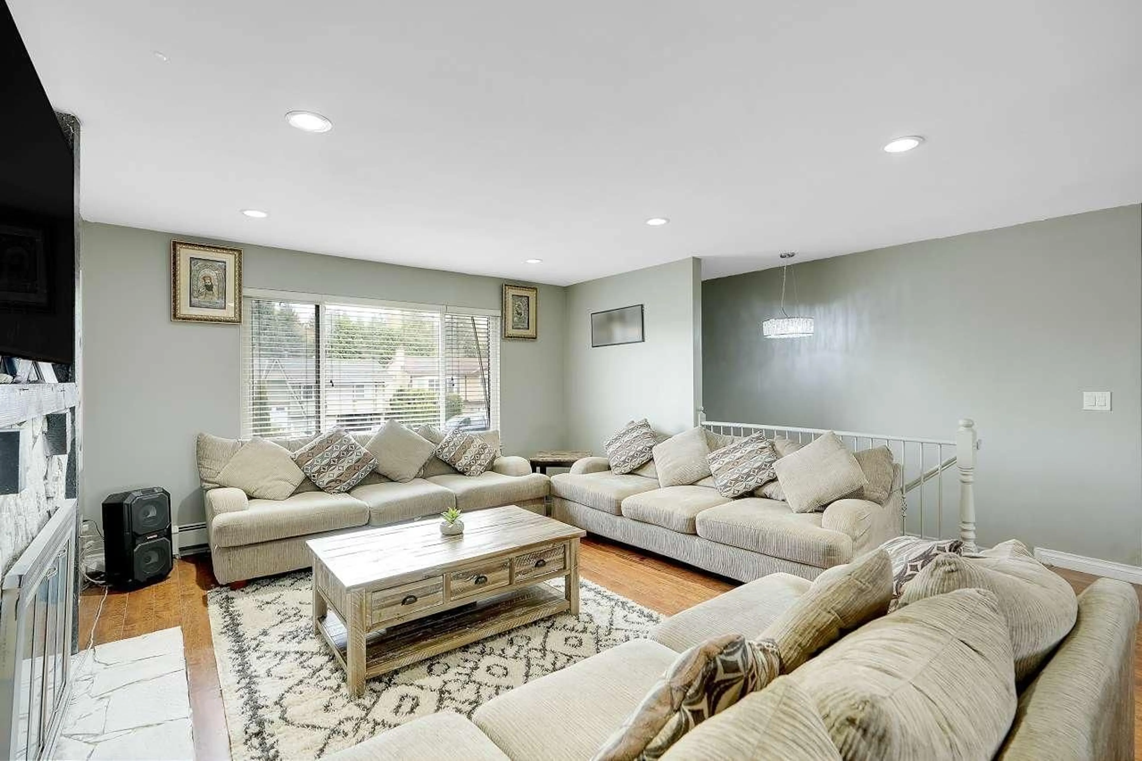 Living room, wood floors for 8591 BROOKE ROAD, Delta British Columbia V4C4G2