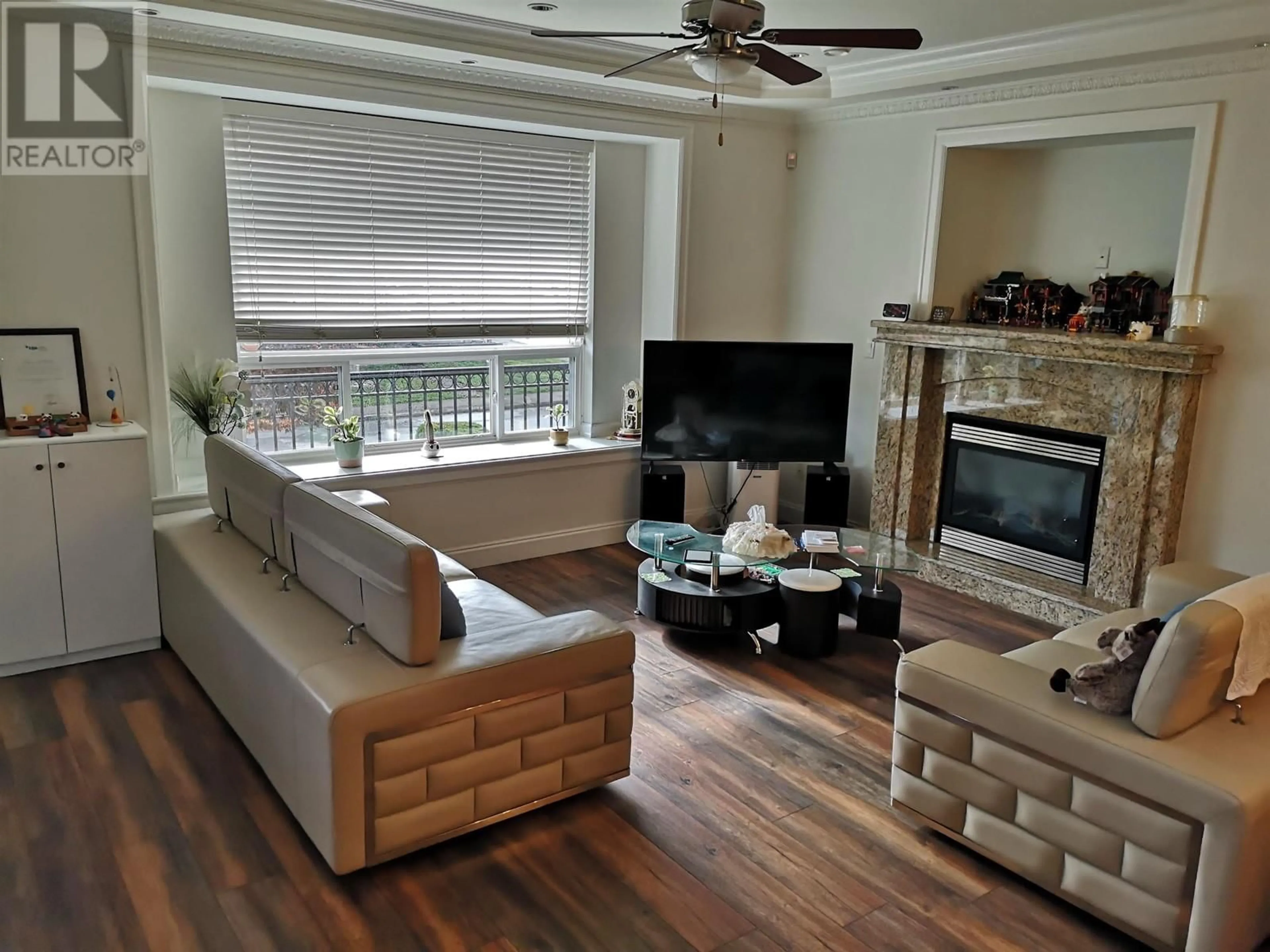 Living room, wood floors for 1349 SALTER STREET, New Westminster British Columbia V3M0C8