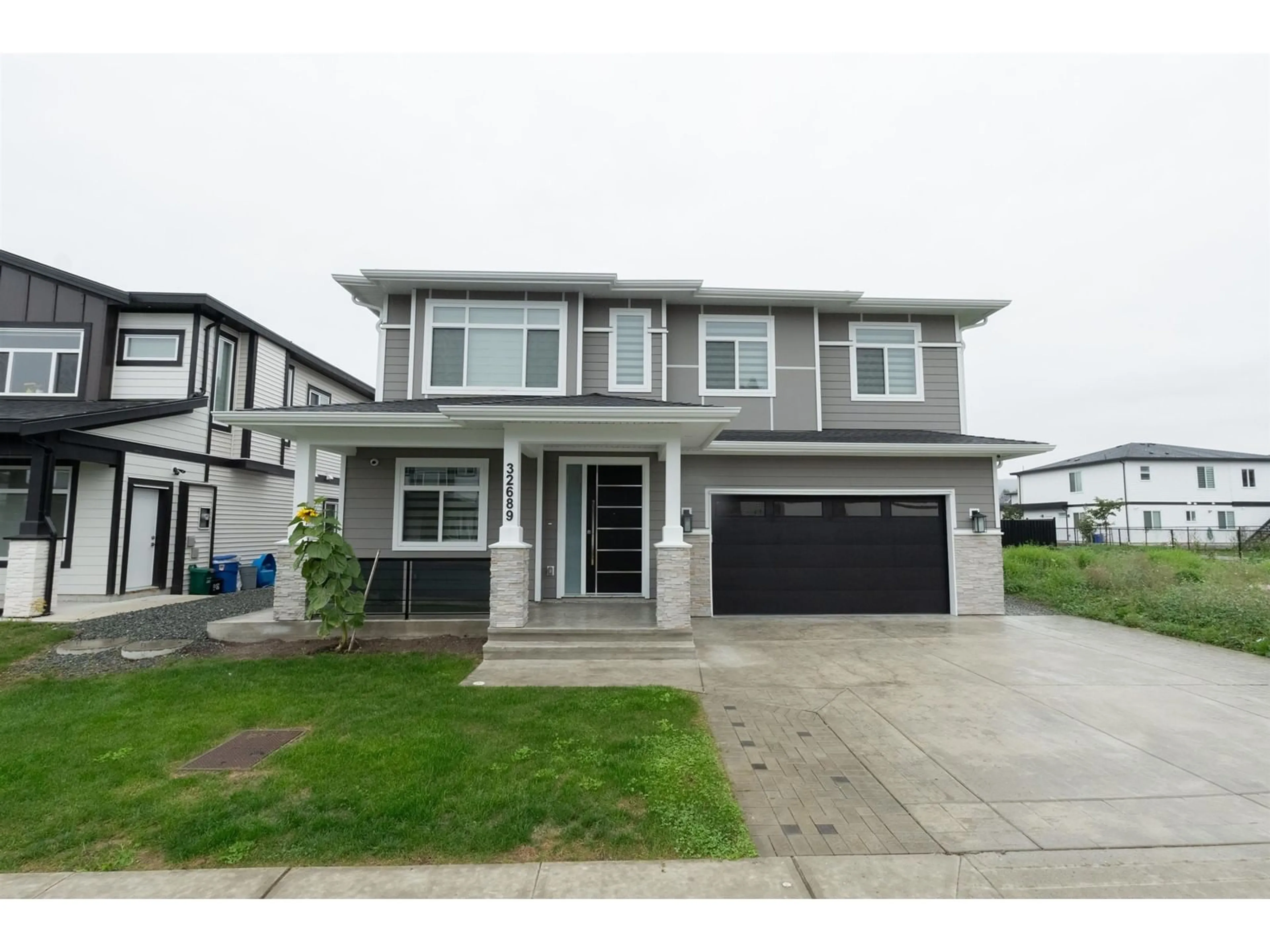 Frontside or backside of a home, the street view for 32689 CARTER AVENUE, Mission British Columbia V4S0E6