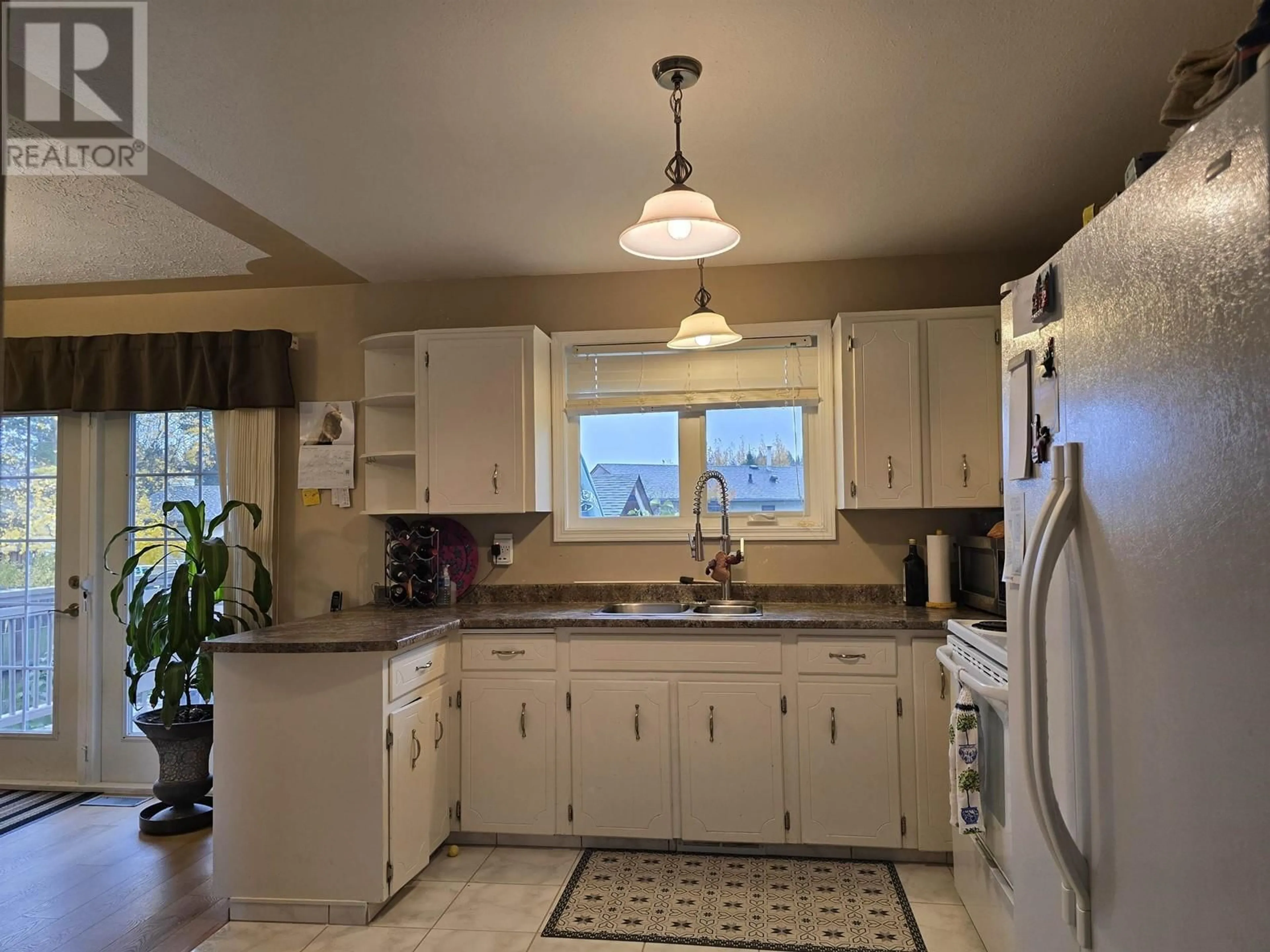 Kitchen, wood floors, cottage for 131 DUNCAN PLACE, Prince George British Columbia V2M6T4