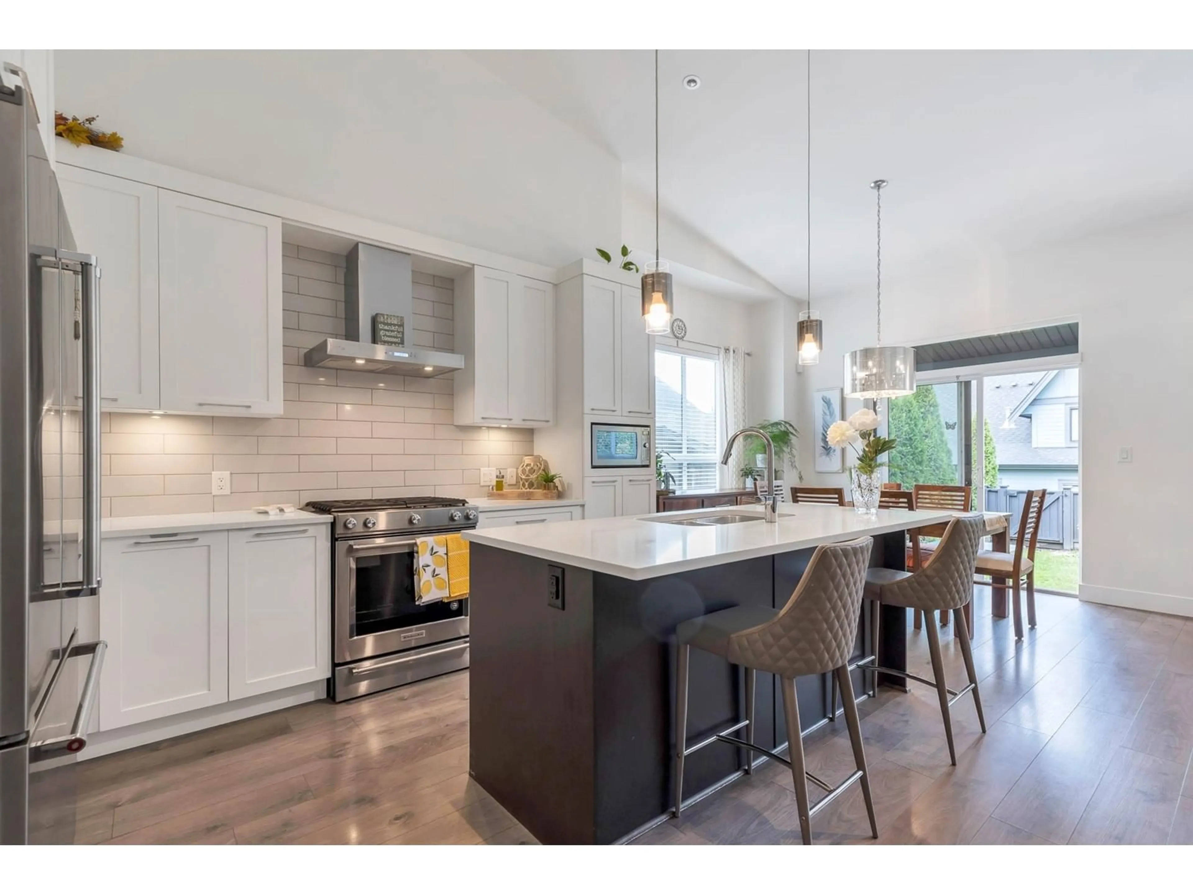 Open concept kitchen for 5 7979 152 STREET, Surrey British Columbia V3S7S7