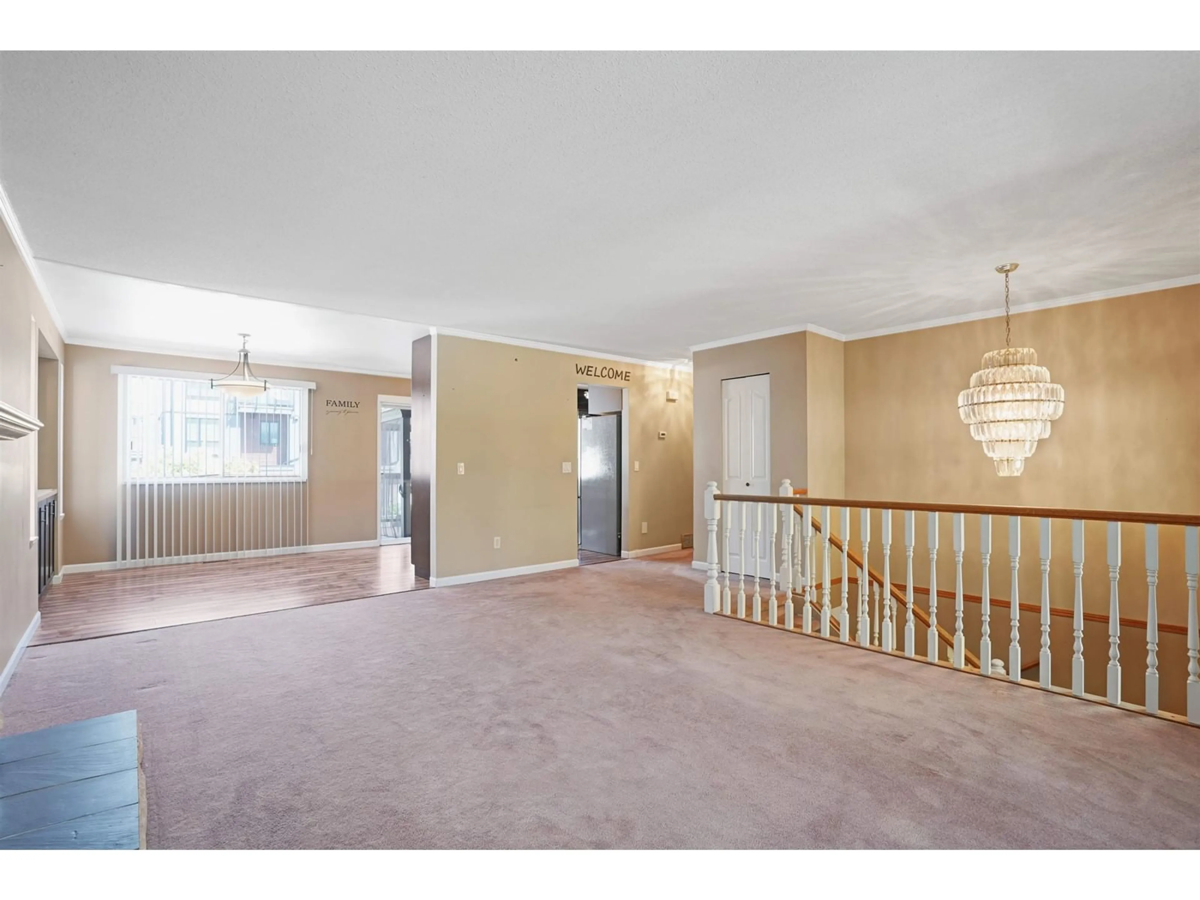 Indoor foyer, wood floors for 19741 54A AVENUE, Surrey British Columbia V3A3W4