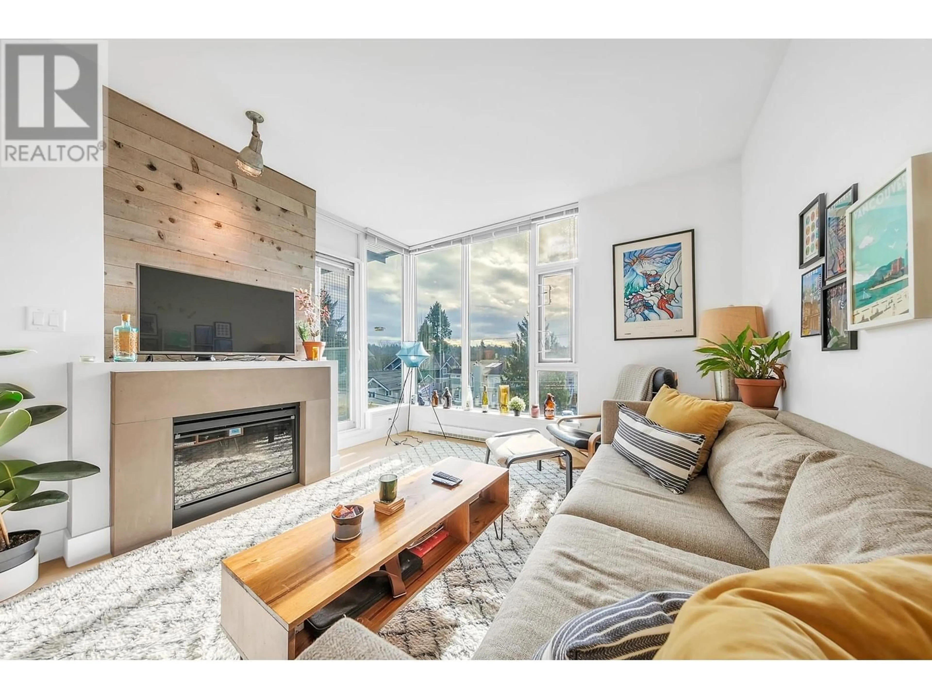 Living room, wood floors for 412 2528 MAPLE STREET, Vancouver British Columbia V6J0B4