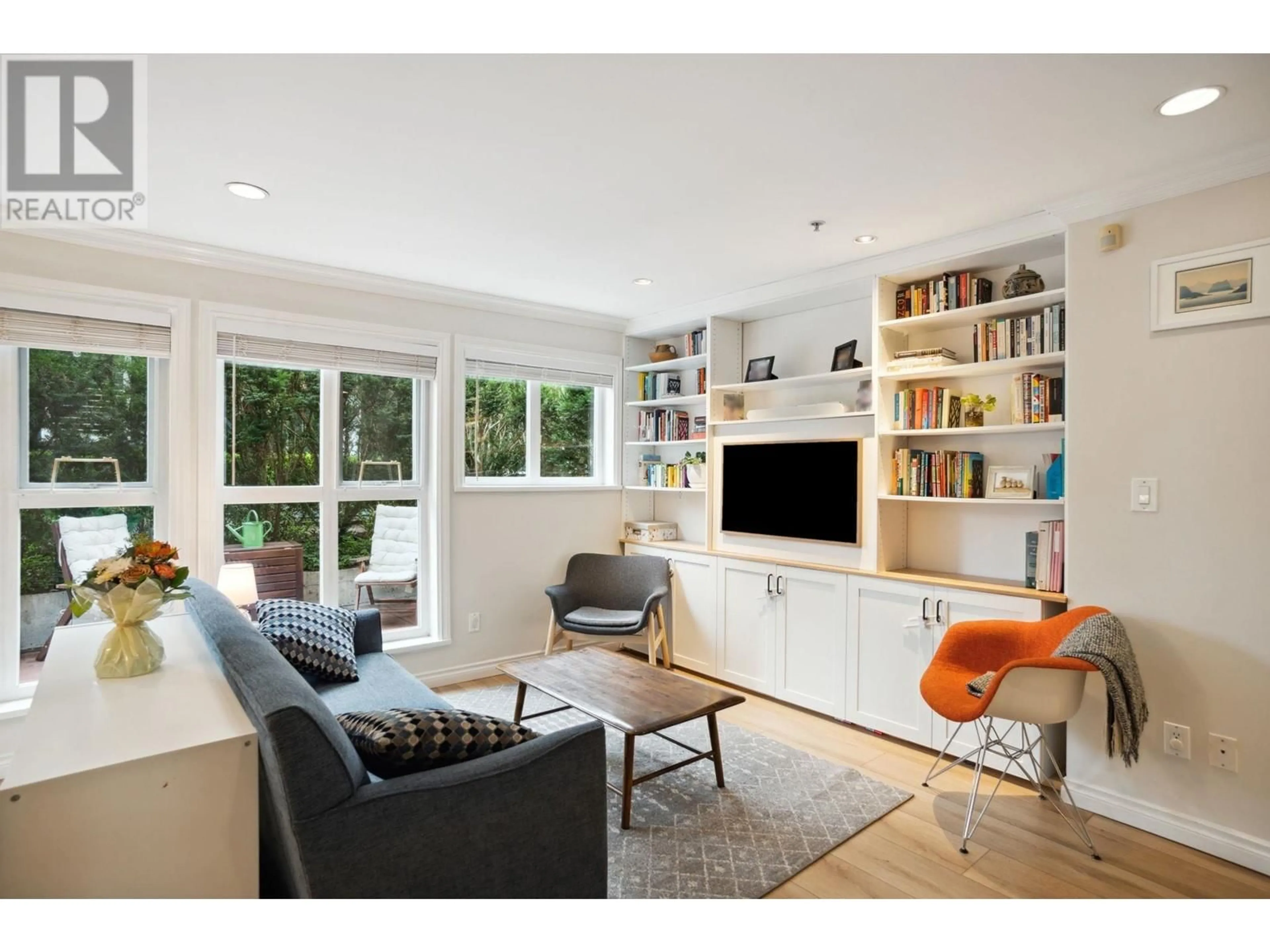 Living room, wood floors for 2889 YUKON STREET, Vancouver British Columbia V5Y4A4