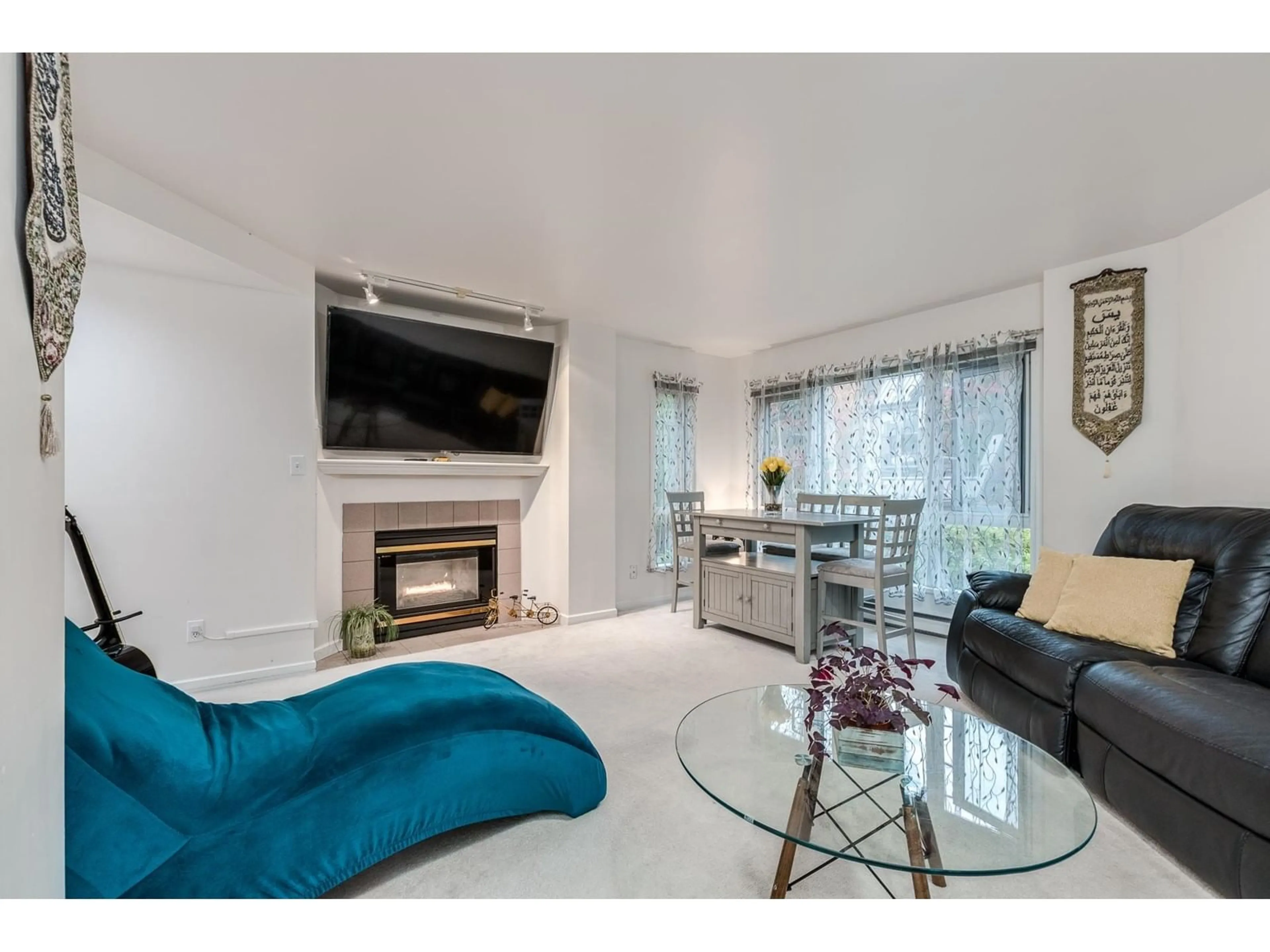 Living room with furniture, unknown for 201 - 9962 148, Surrey British Columbia V3R0P9