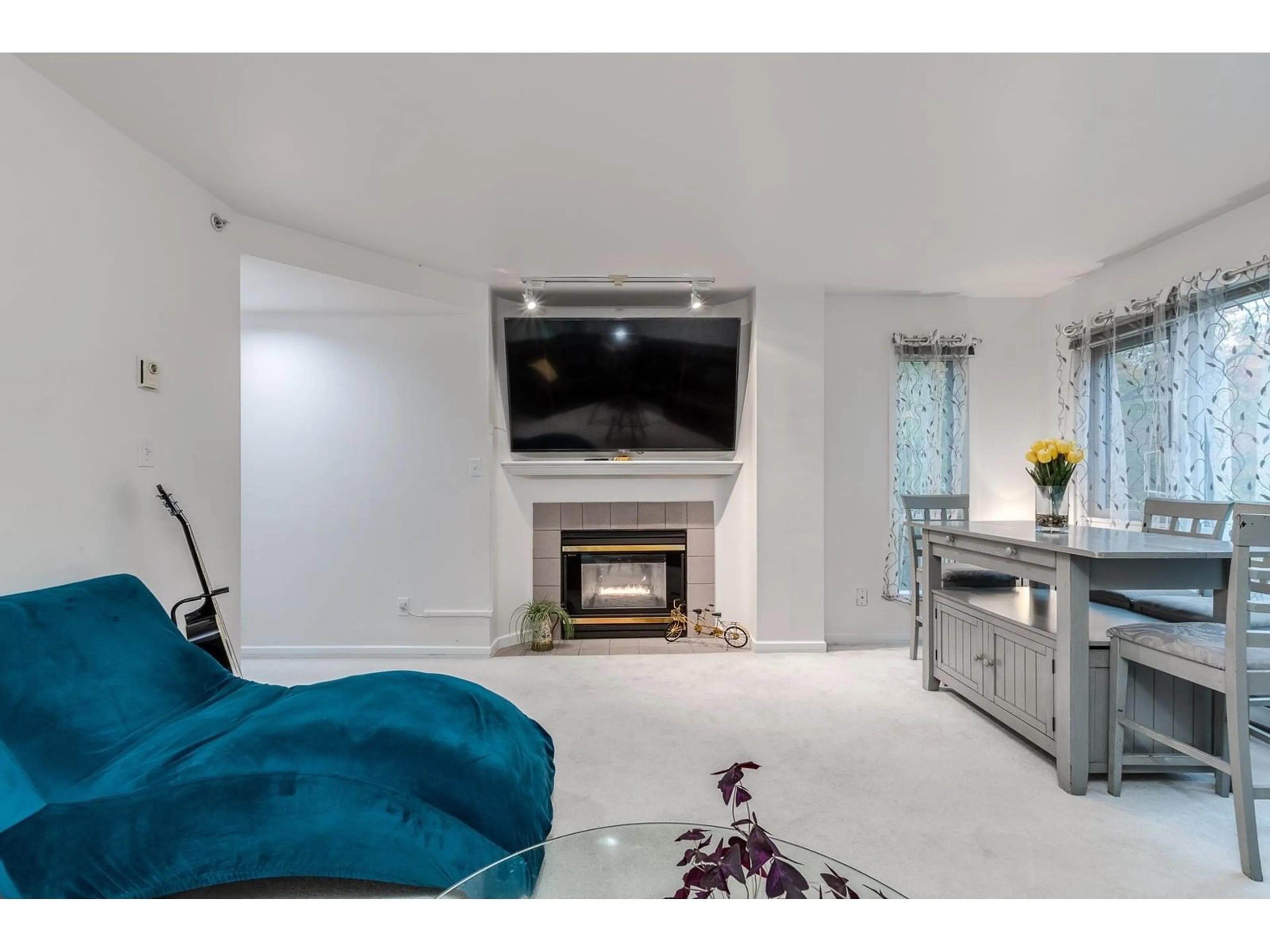 Living room with furniture, unknown for 201 - 9962 148, Surrey British Columbia V3R0P9