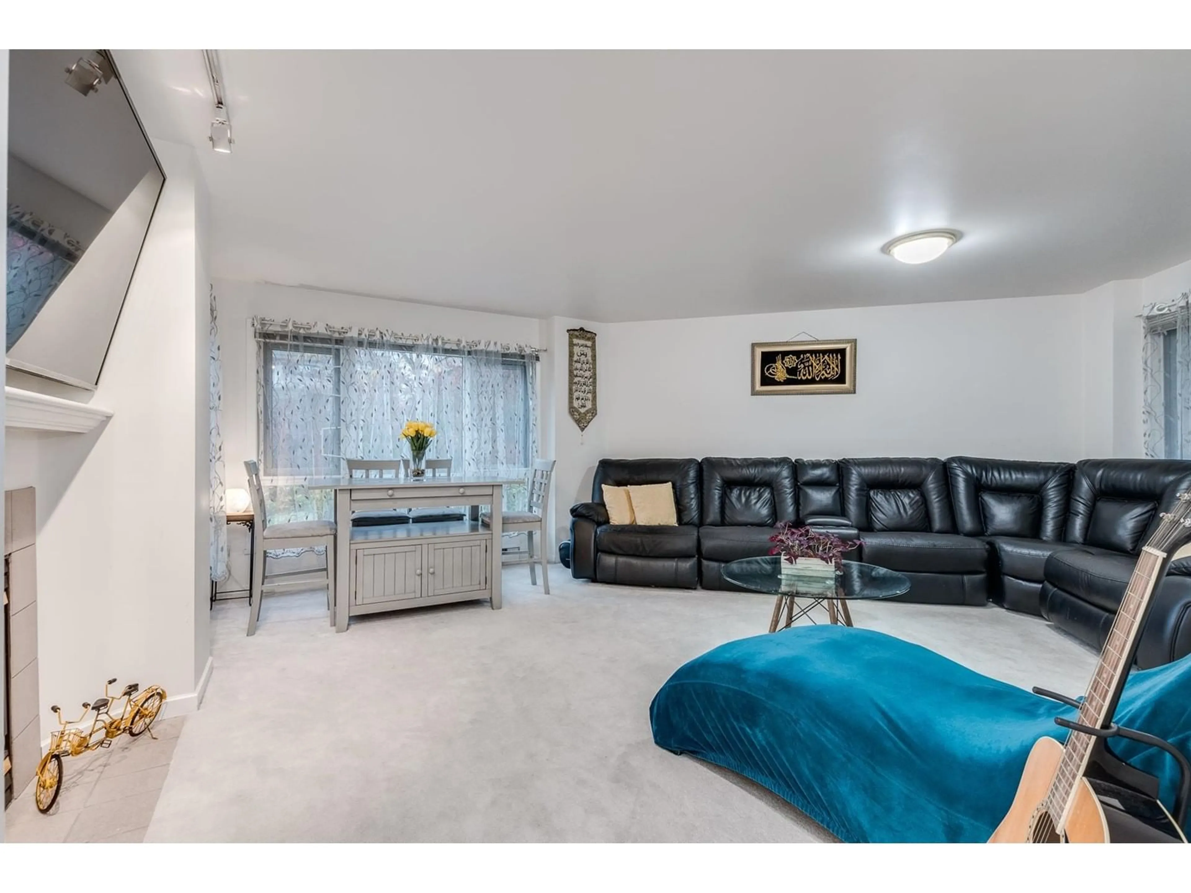 Living room with furniture, unknown for 201 - 9962 148, Surrey British Columbia V3R0P9