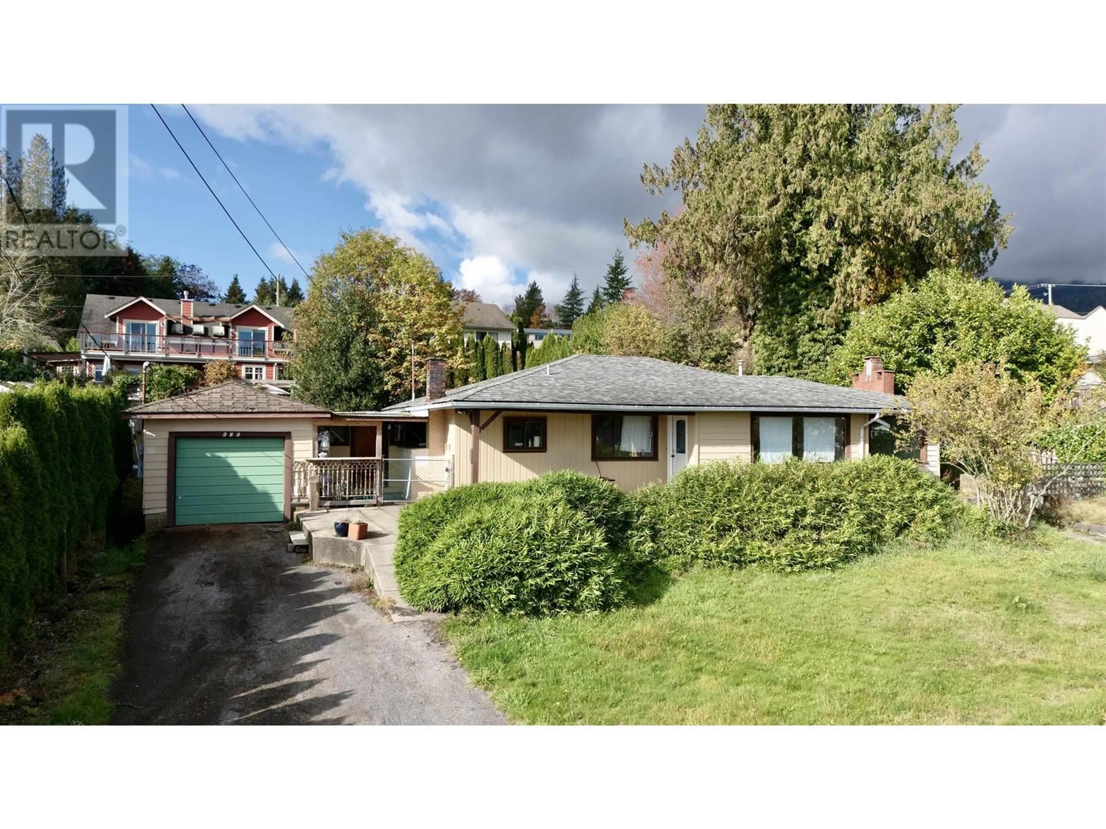 Frontside or backside of a home, cottage for 635 MARTIN ROAD, Gibsons British Columbia V0N1V9