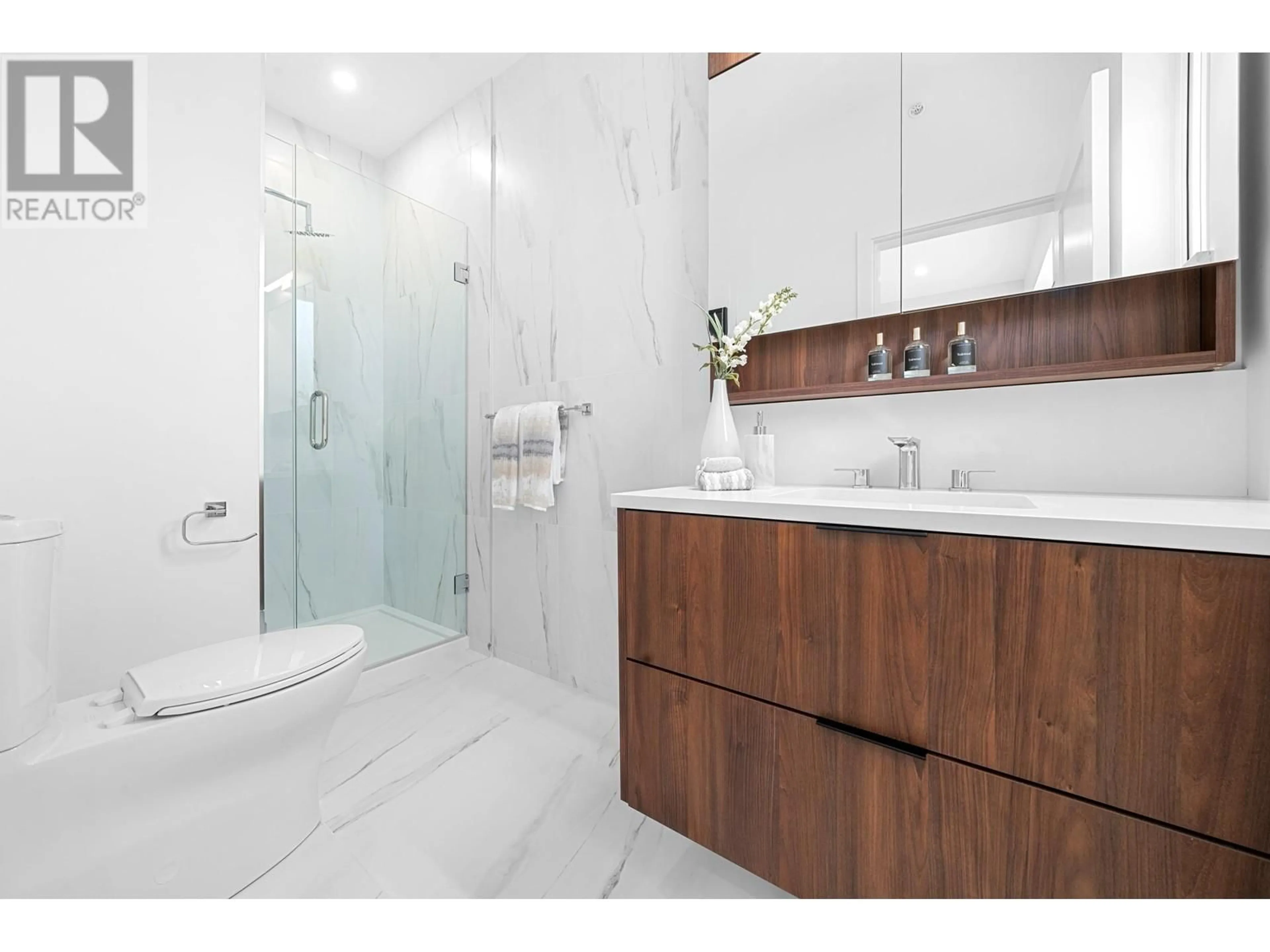 Contemporary bathroom, ceramic floors for 214 7161 17TH AVENUE, Burnaby British Columbia V3N1K8