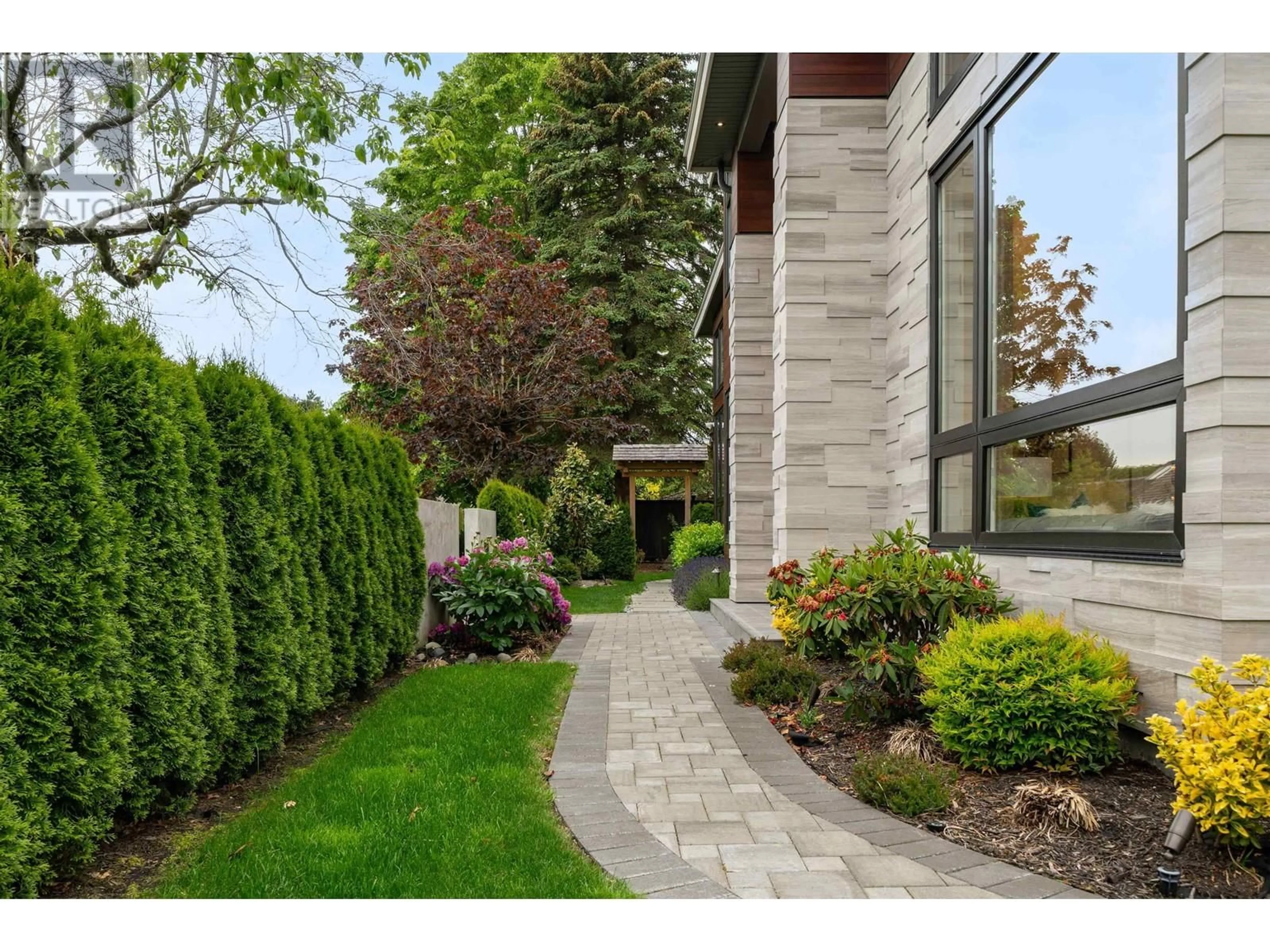 Home with brick exterior material for 6571 WHITEOAK DRIVE, Richmond British Columbia V7E4Z7