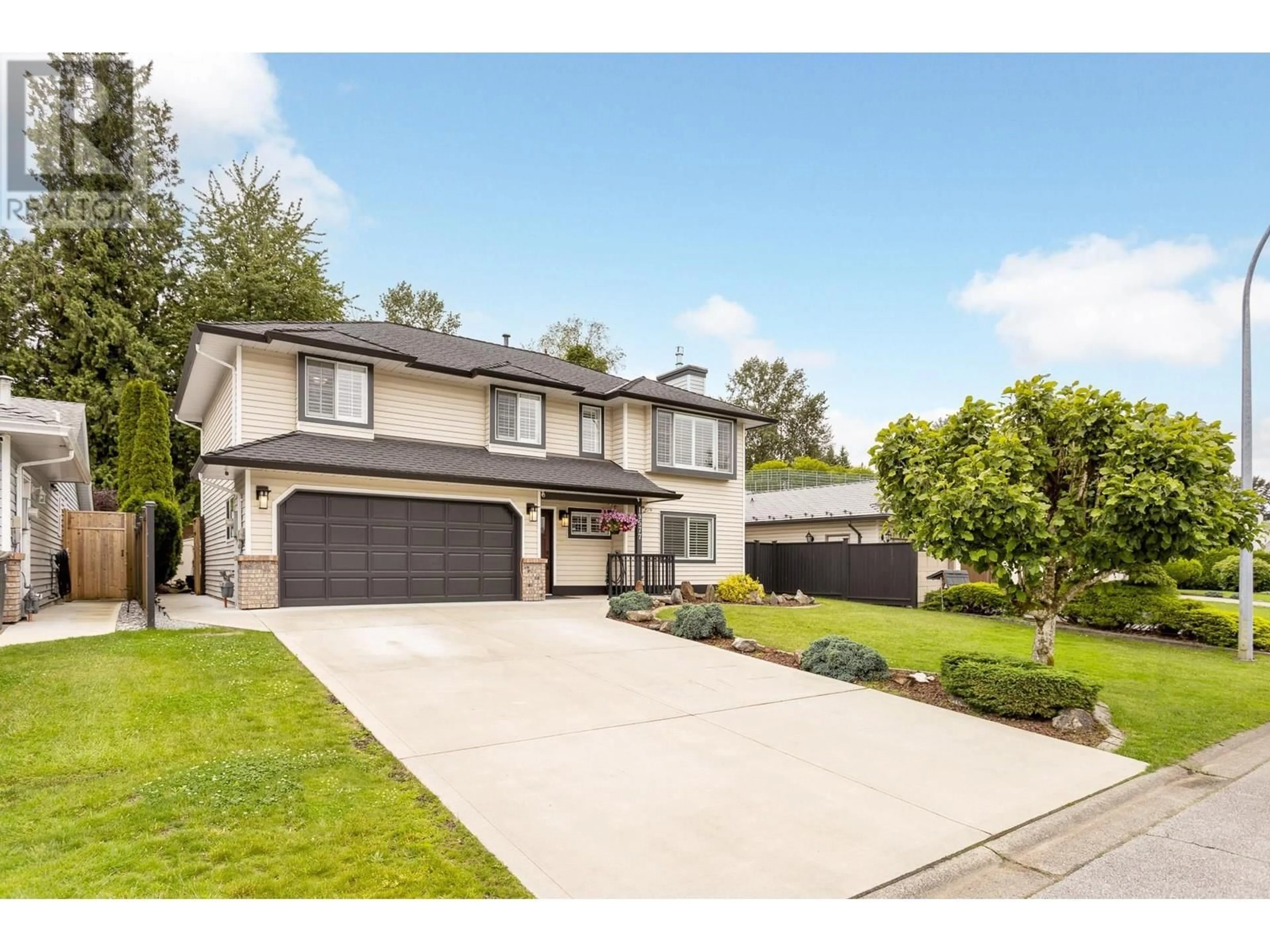 Frontside or backside of a home, the street view for 19577 SOMERSET DRIVE, Pitt Meadows British Columbia V3Y2L5