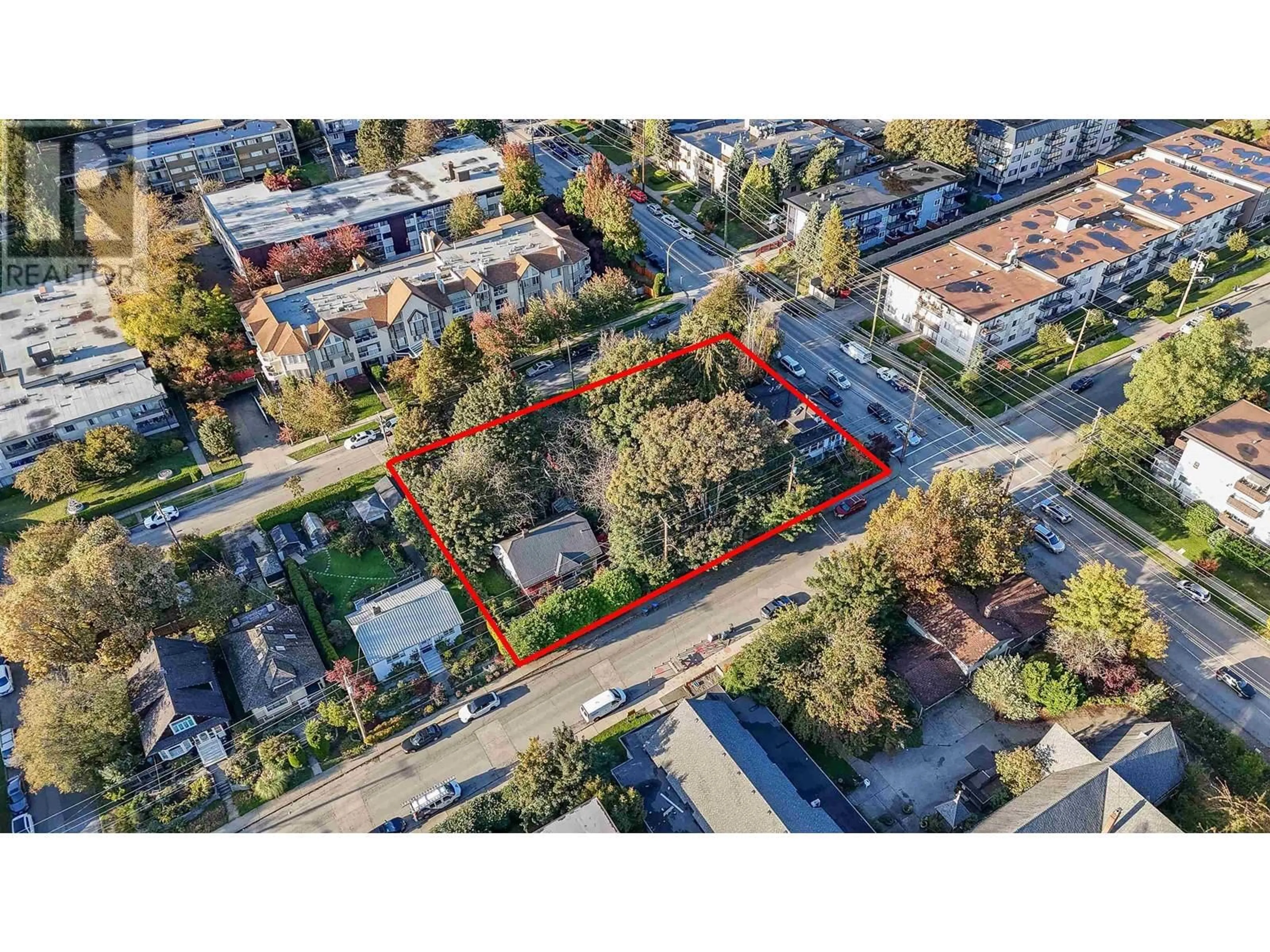 A pic from outside/outdoor area/front of a property/back of a property/a pic from drone, street for 1010 HOWAY STREET, New Westminster British Columbia V3M1Y4