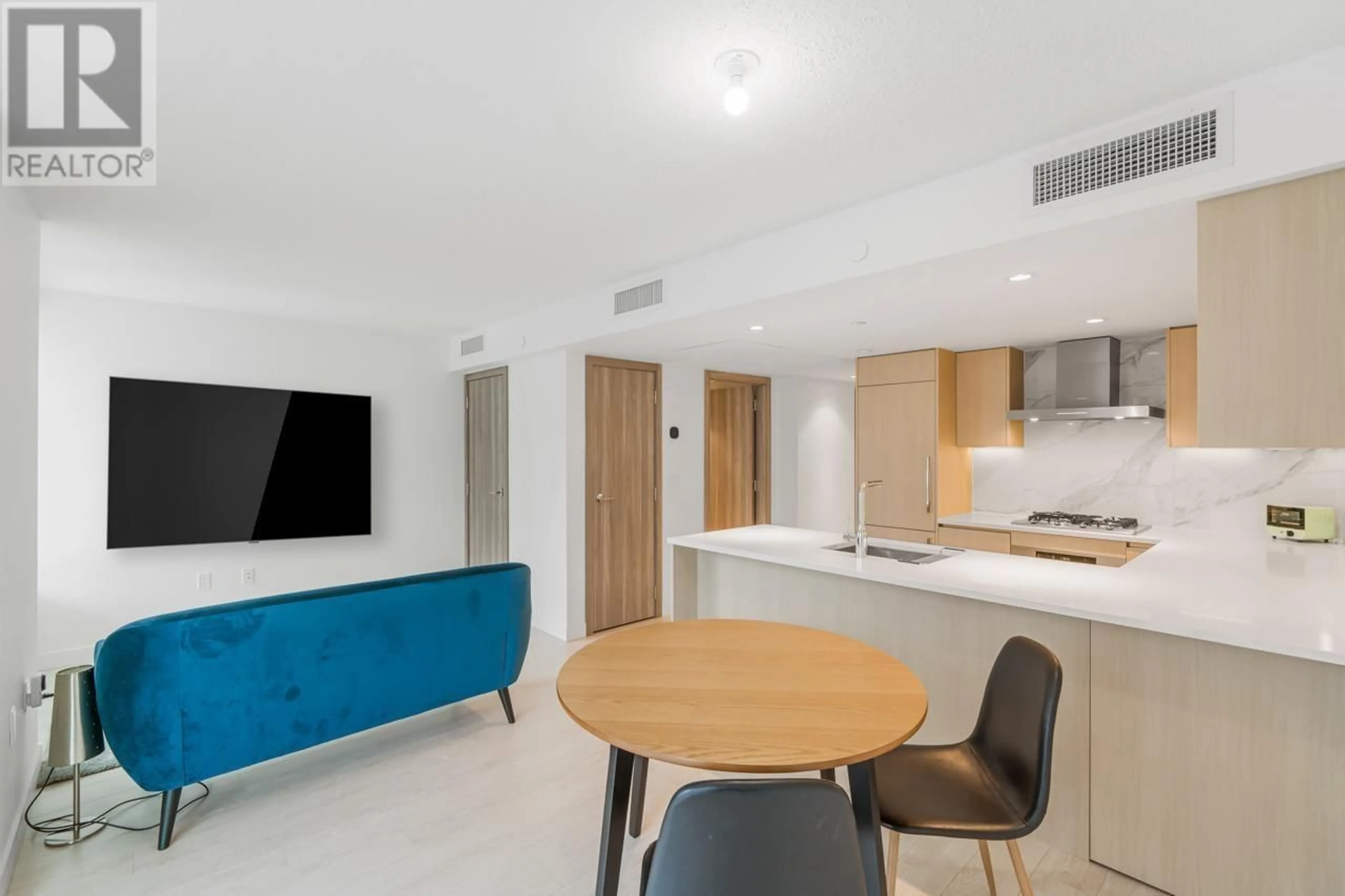 Standard kitchen for 909 - 8555 CAPSTAN WAY, Richmond British Columbia V6X0W1