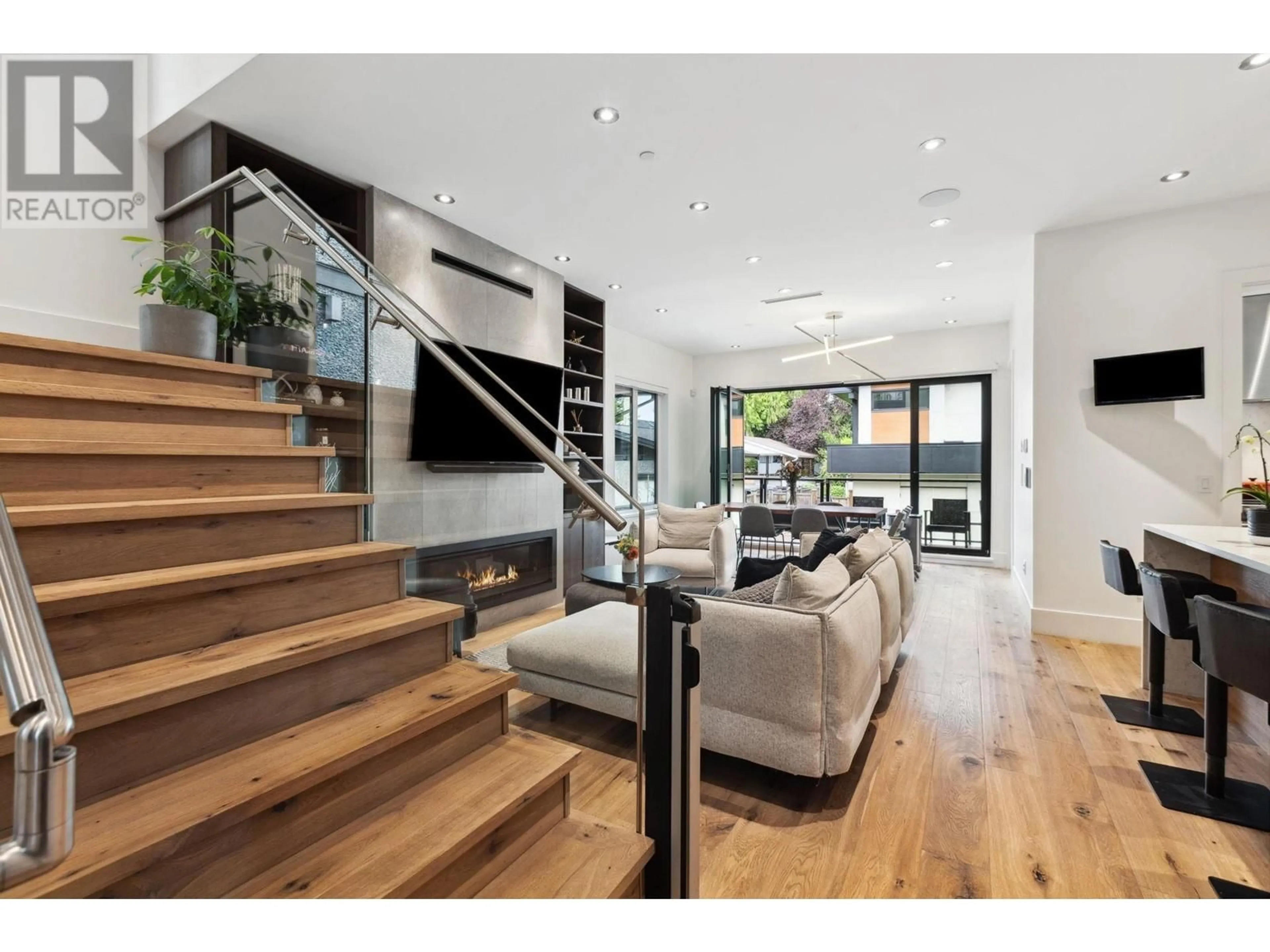 Living room, wood floors for 2959 W 16 AVENUE, Vancouver British Columbia V6K3C7