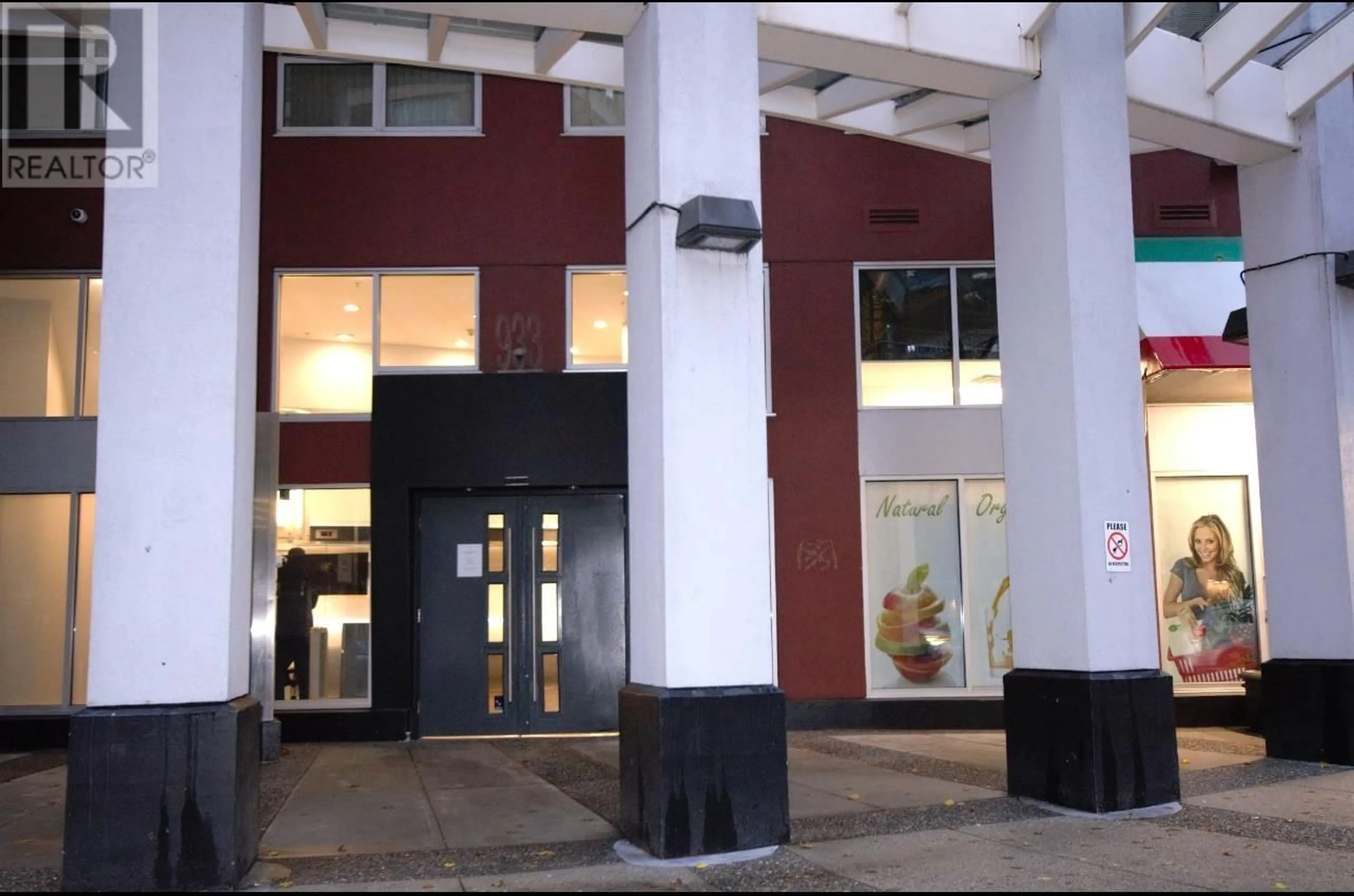 Indoor foyer for 614 - 933 SEYMOUR STREET, Vancouver British Columbia V6B6L6