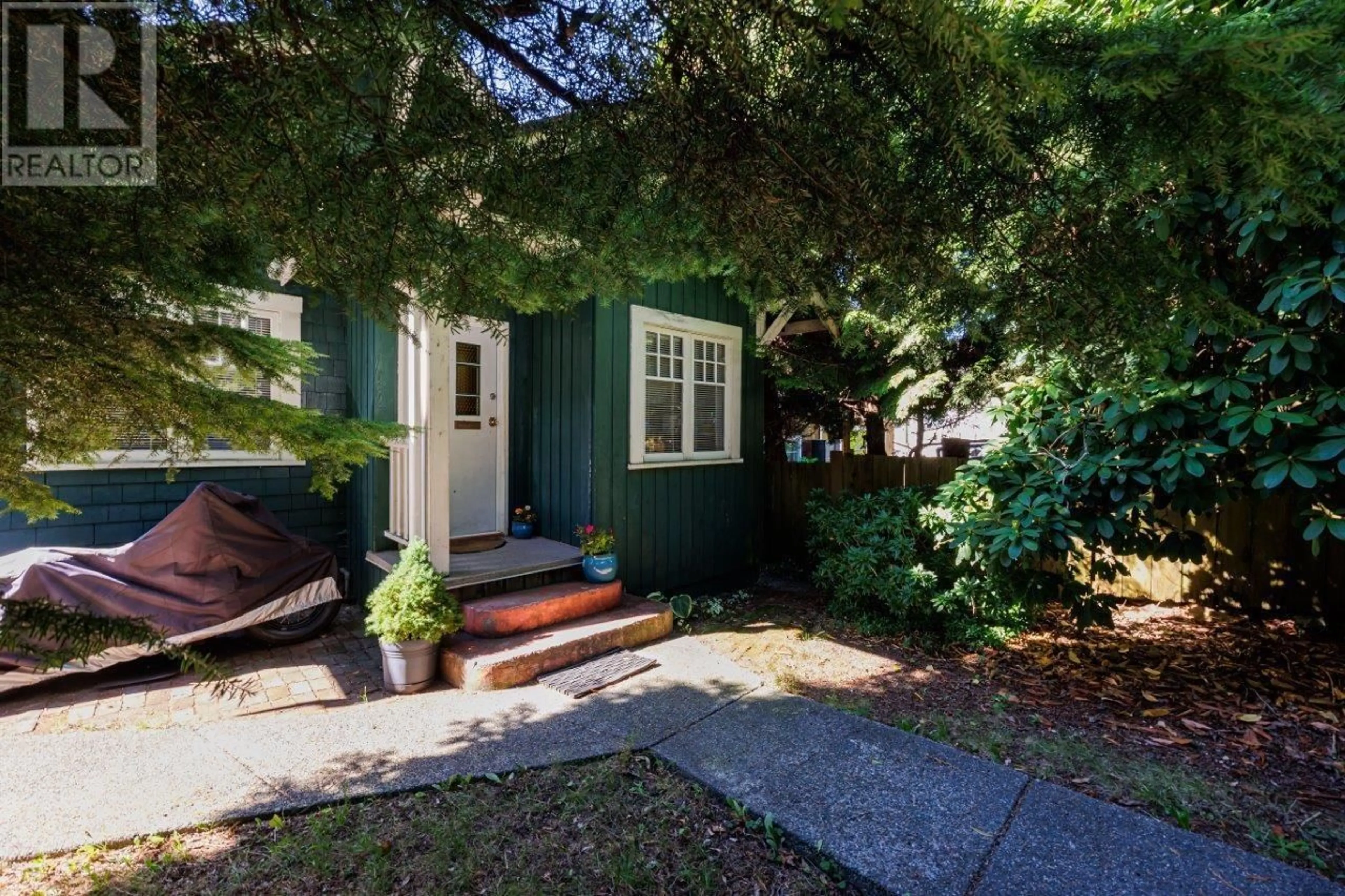 A pic from exterior of the house or condo, cottage for 123 E KINGS ROAD, North Vancouver British Columbia V7N1H4