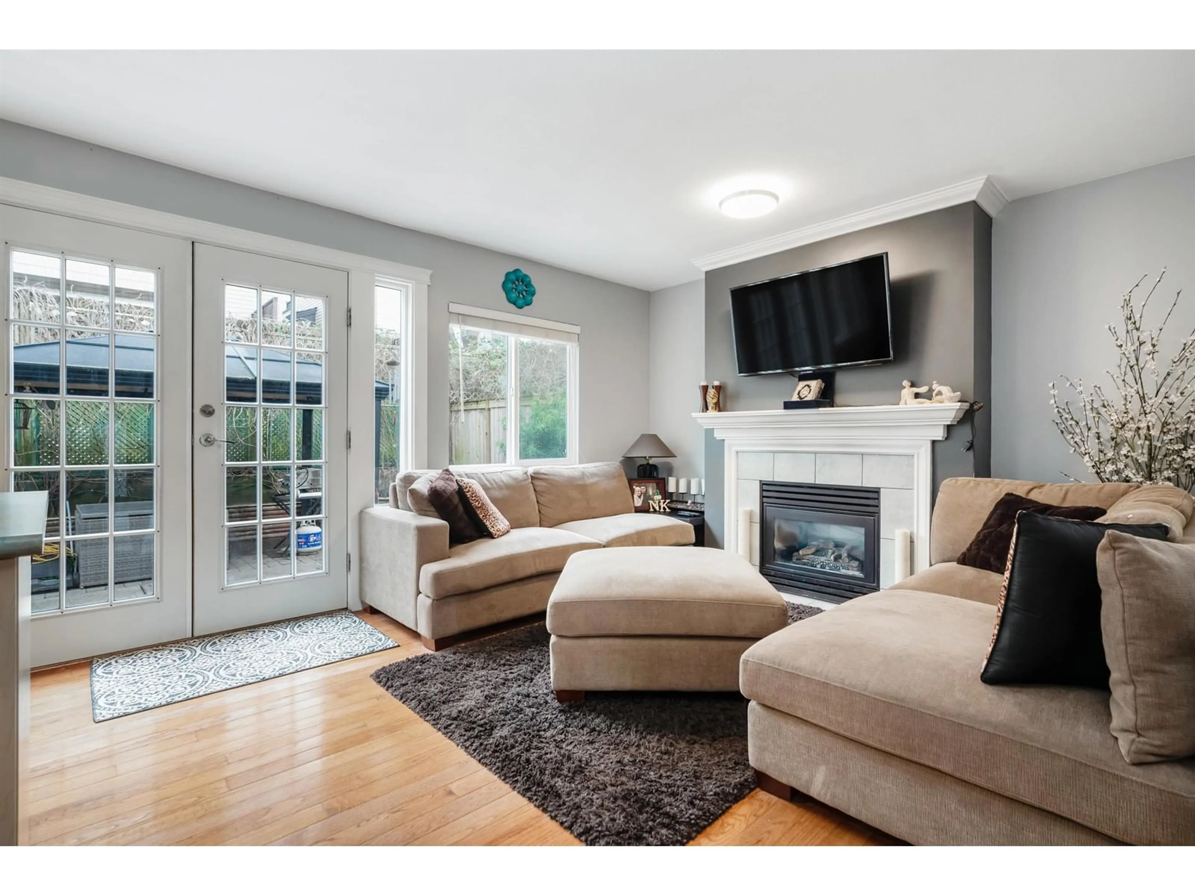 Living room, wood floors for 49 8888 216 STREET, Langley British Columbia V1M3Z6