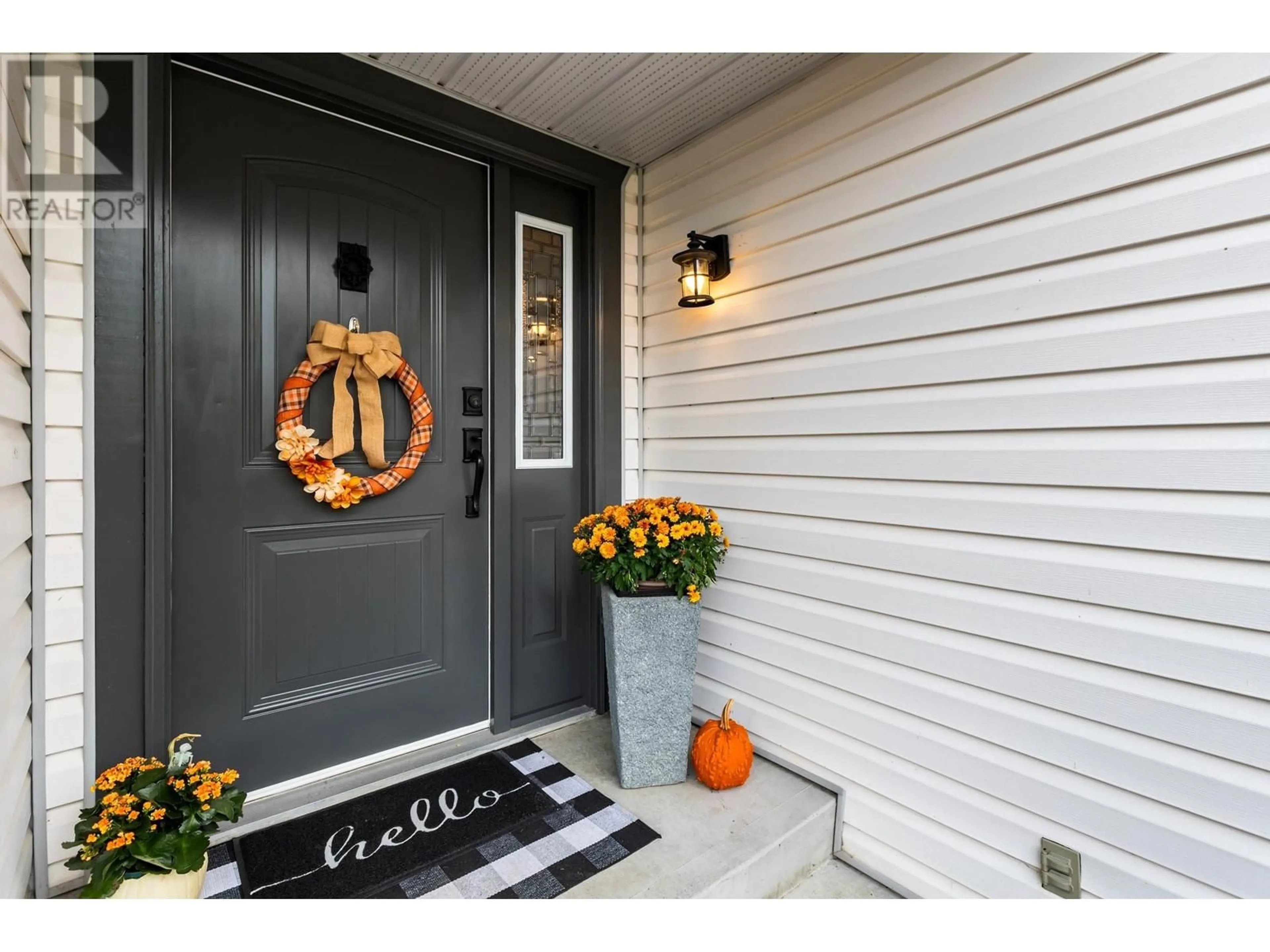 Indoor entryway, wood floors for 20210 121 AVENUE, Maple Ridge British Columbia V2X9P1