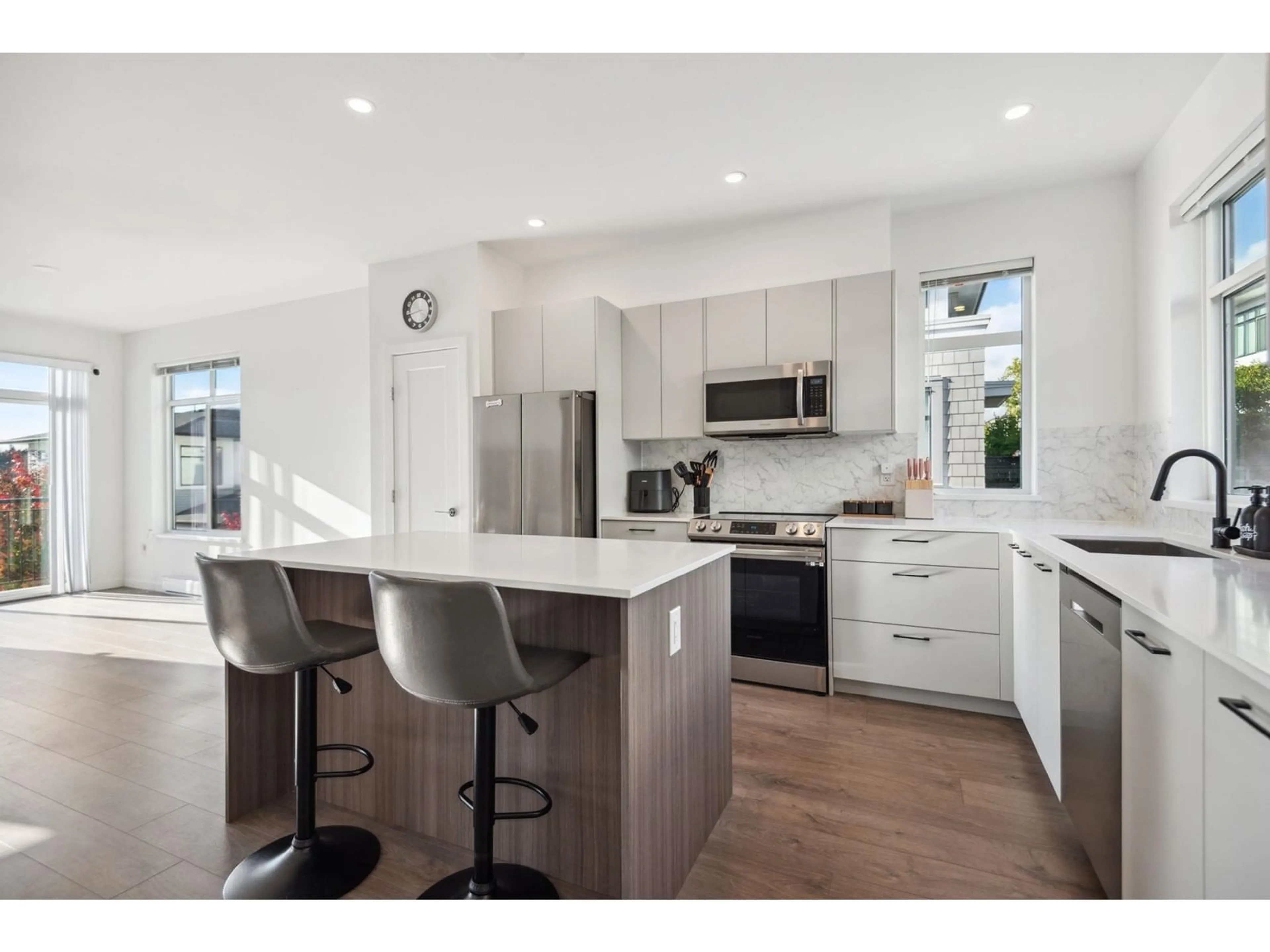 Open concept kitchen for 59 15255 SITKA DRIVE, Surrey British Columbia V3S0B1