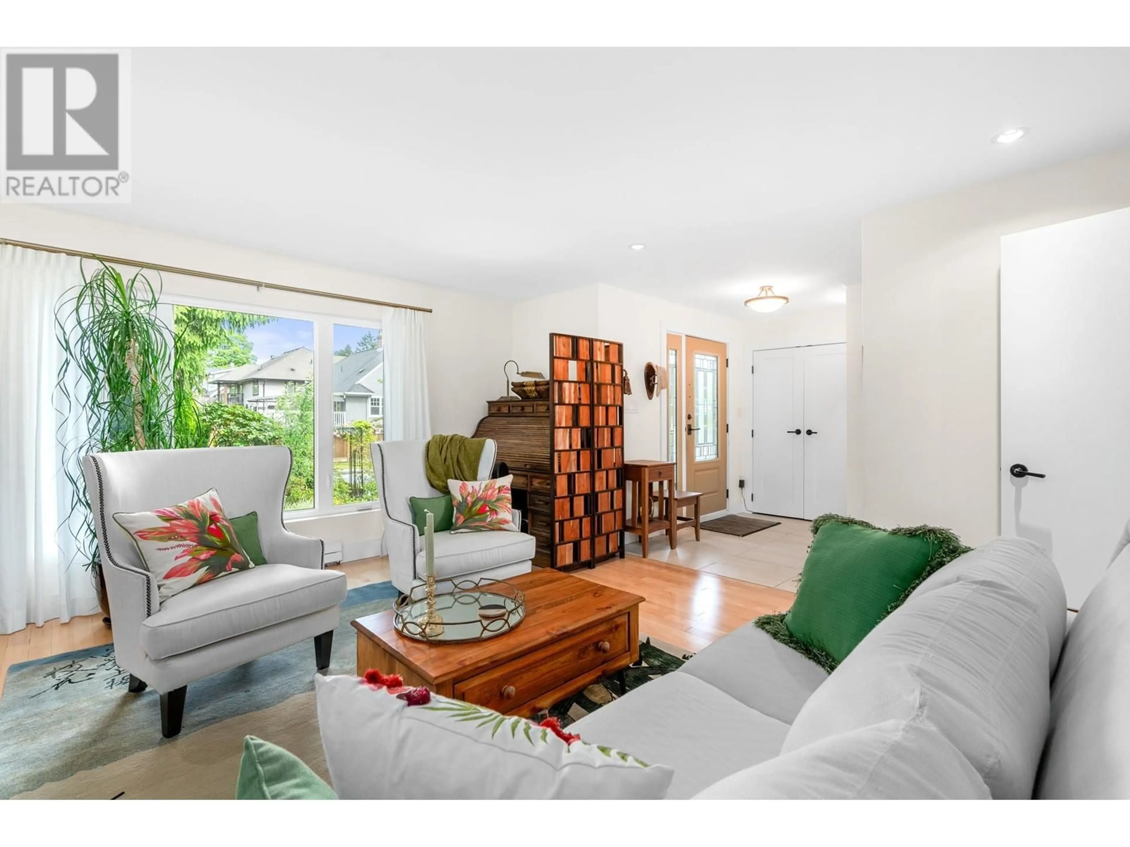 Living room, wood floors for 1521 RIDGEWAY AVENUE, North Vancouver British Columbia V7L3S2