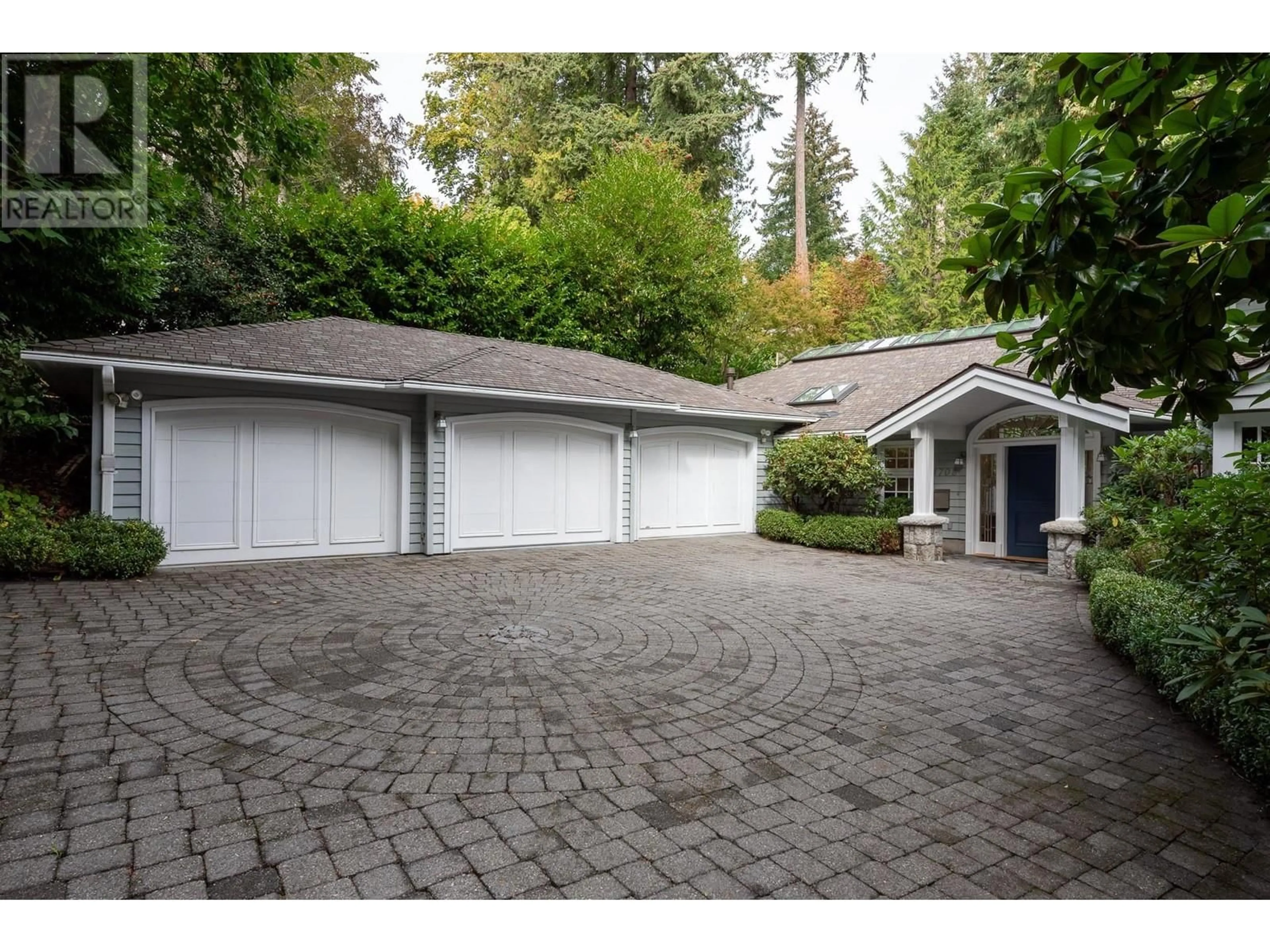 Indoor garage, cement floor for 4708 DOGWOOD LANE, West Vancouver British Columbia V7W1J1