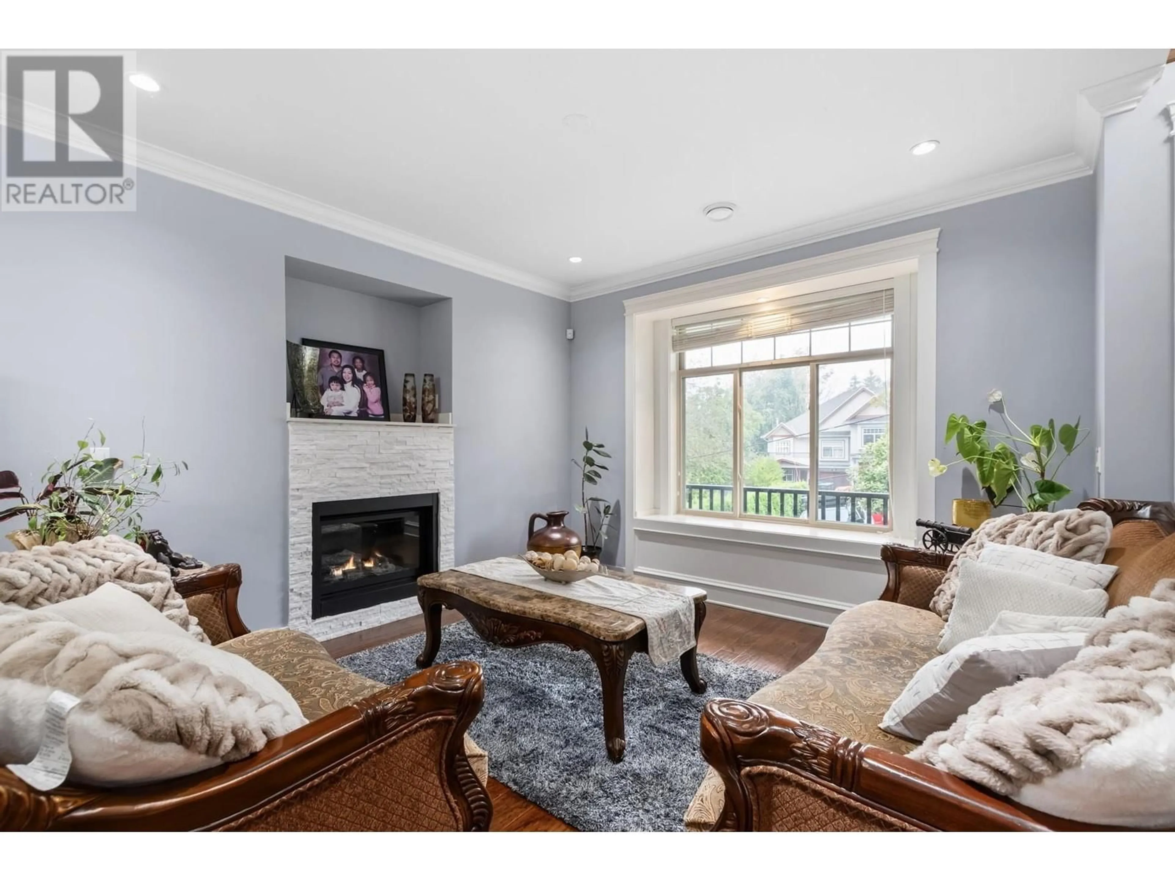 Living room with furniture, wood/laminate floor for 1984 PETERSON AVENUE, Coquitlam British Columbia V3K1L9
