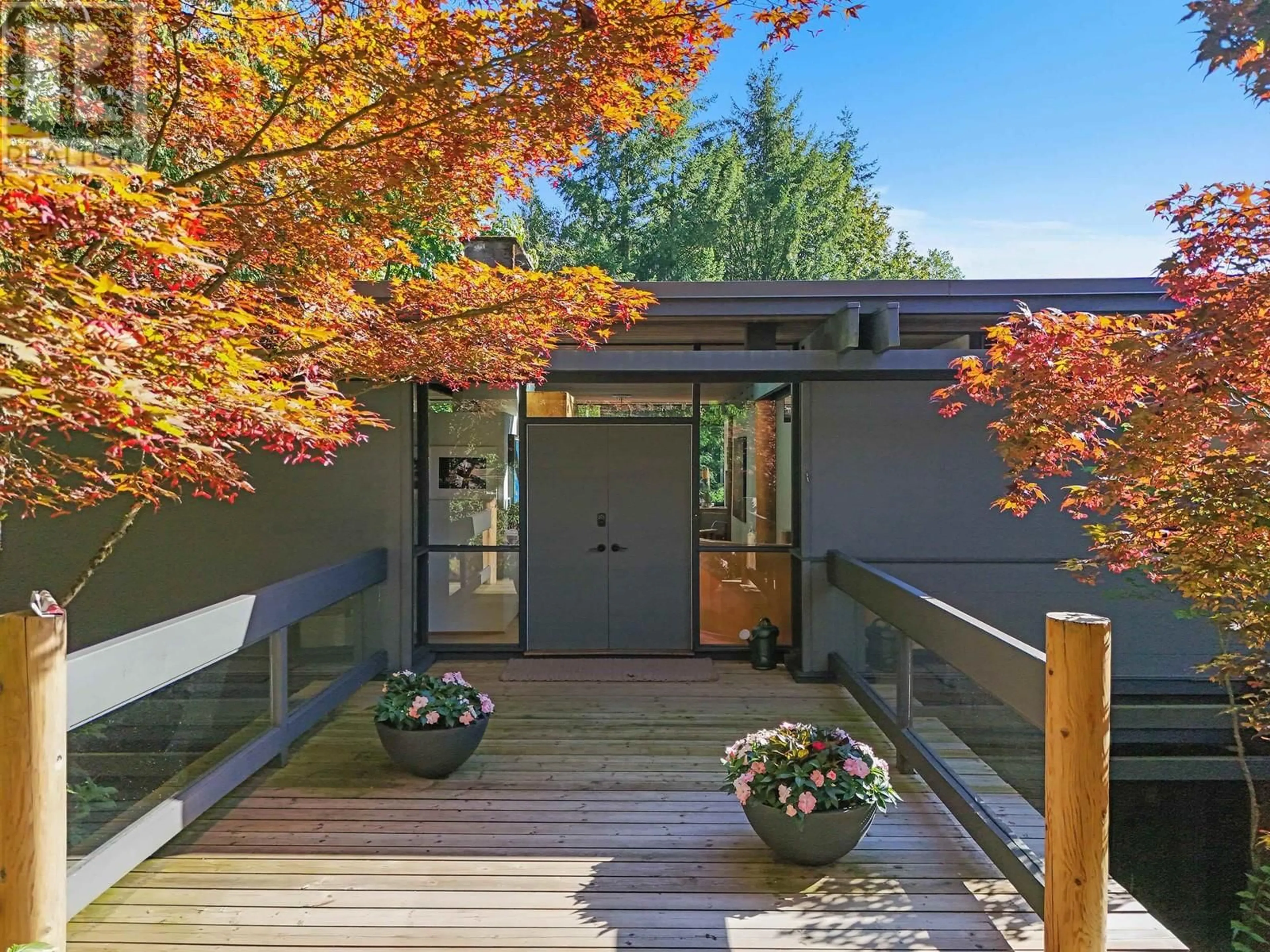 Indoor entryway, wood floors for 1740 QUEENS AVENUE, West Vancouver British Columbia V7V2X7