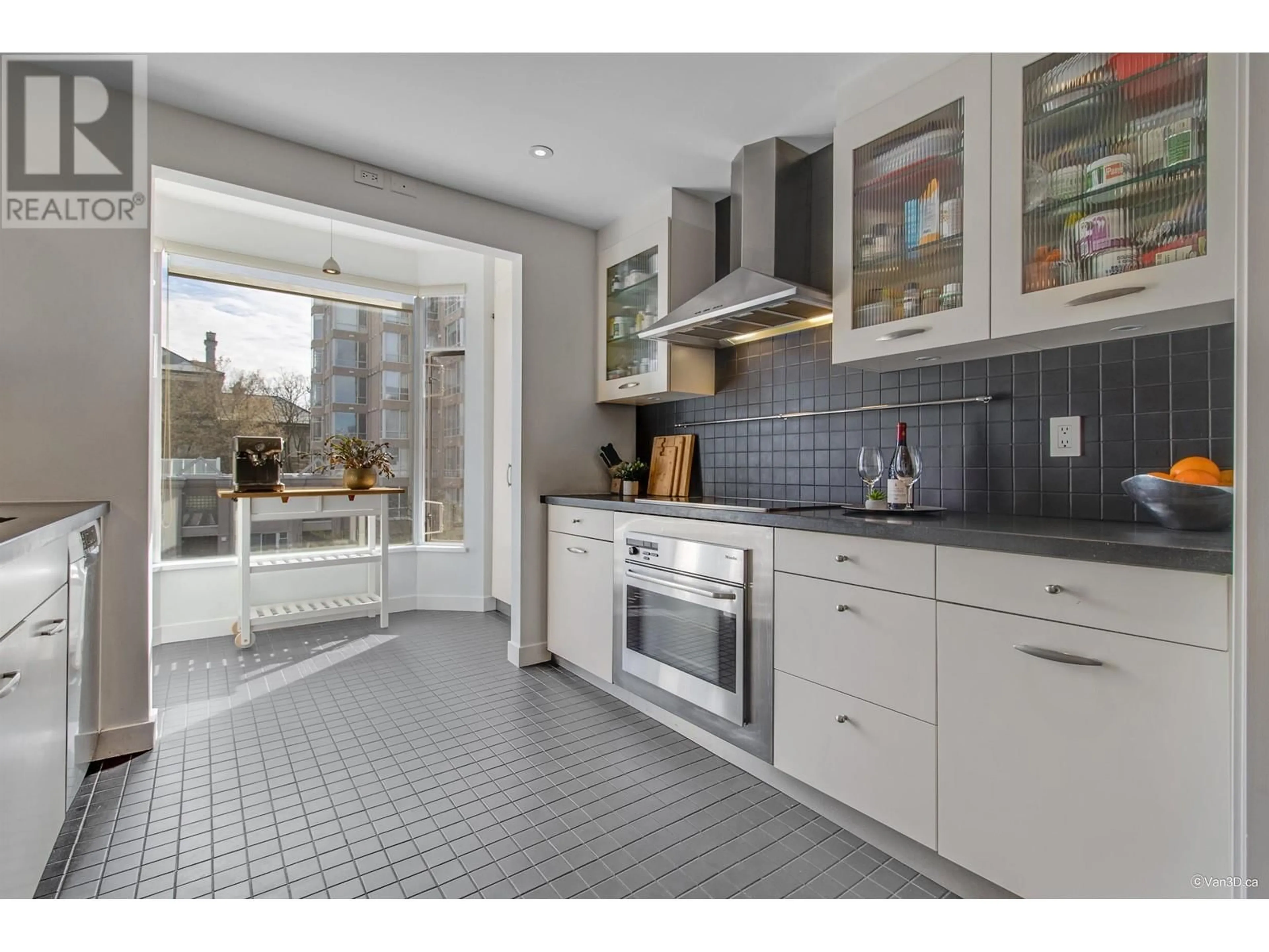 Kitchen, ceramic floors for 401 2628 ASH STREET, Vancouver British Columbia V5Z4L2