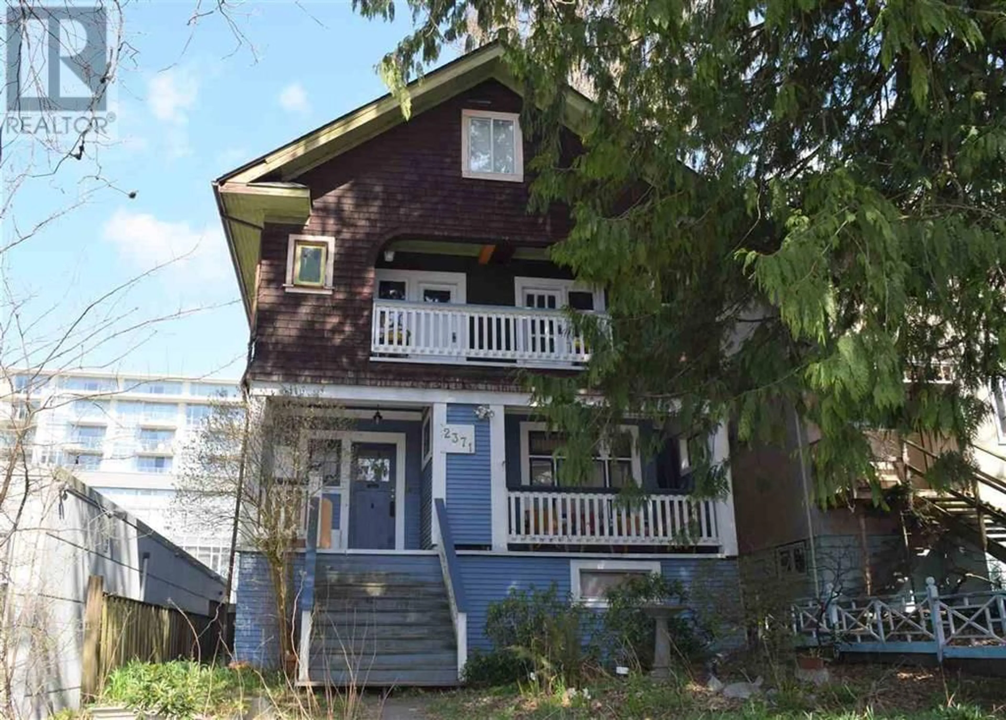 Unknown for 2371 E 30TH AVENUE, Vancouver British Columbia V5R2S2