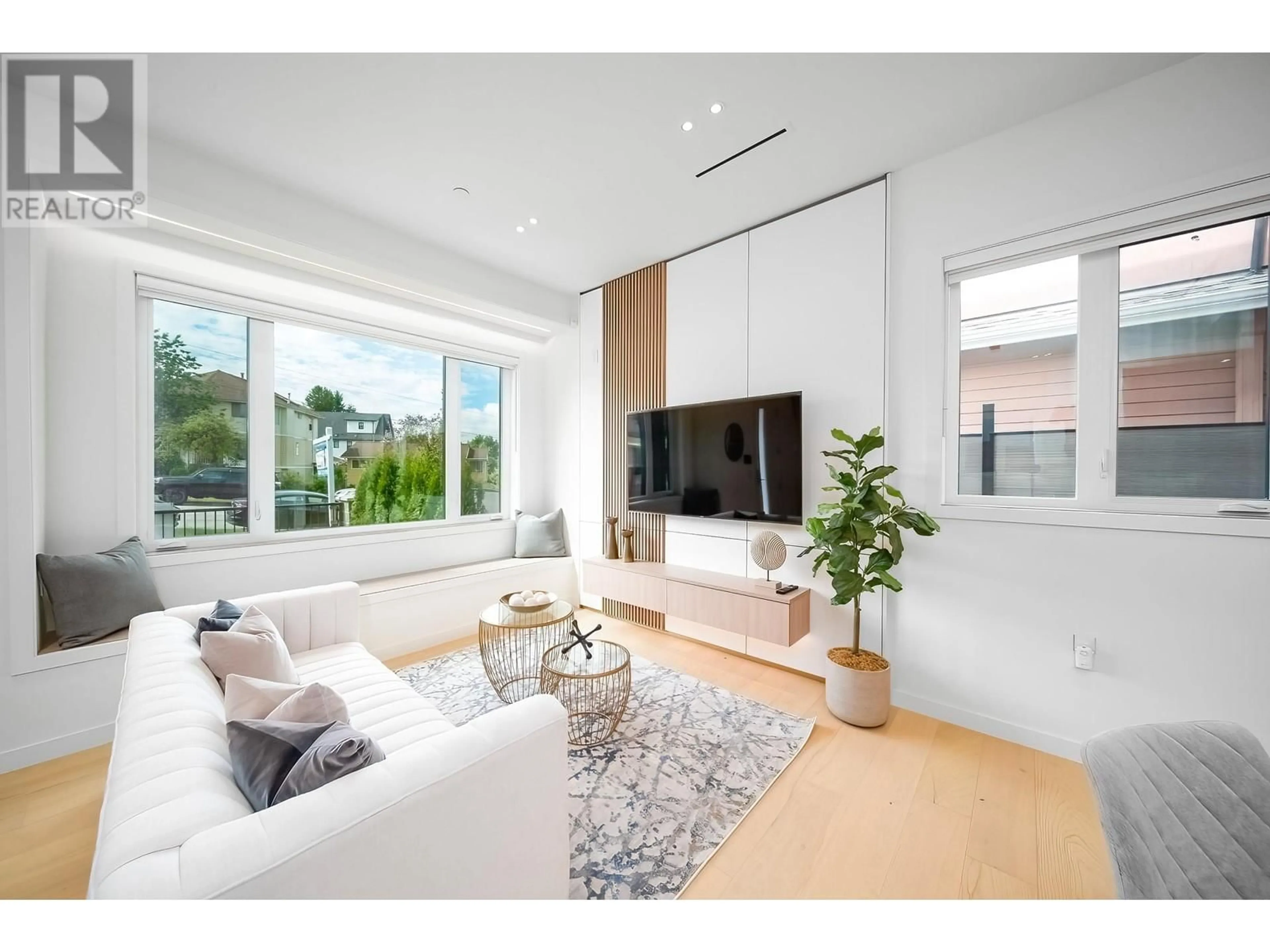 Living room, wood floors for 3227 E 29TH AVENUE, Vancouver British Columbia V5R1W4