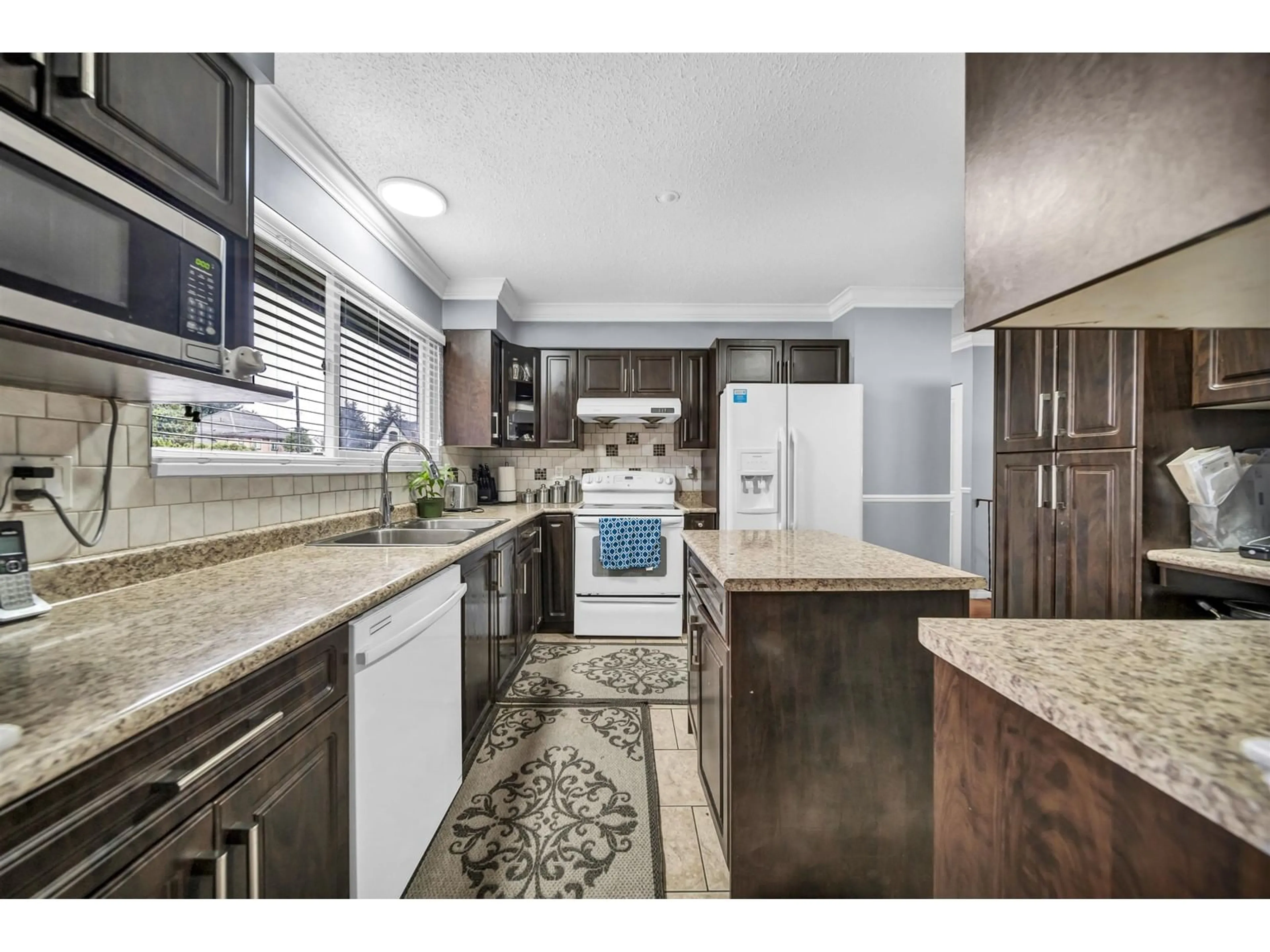 Open concept kitchen for 6721 132 STREET, Surrey British Columbia V3W4L7