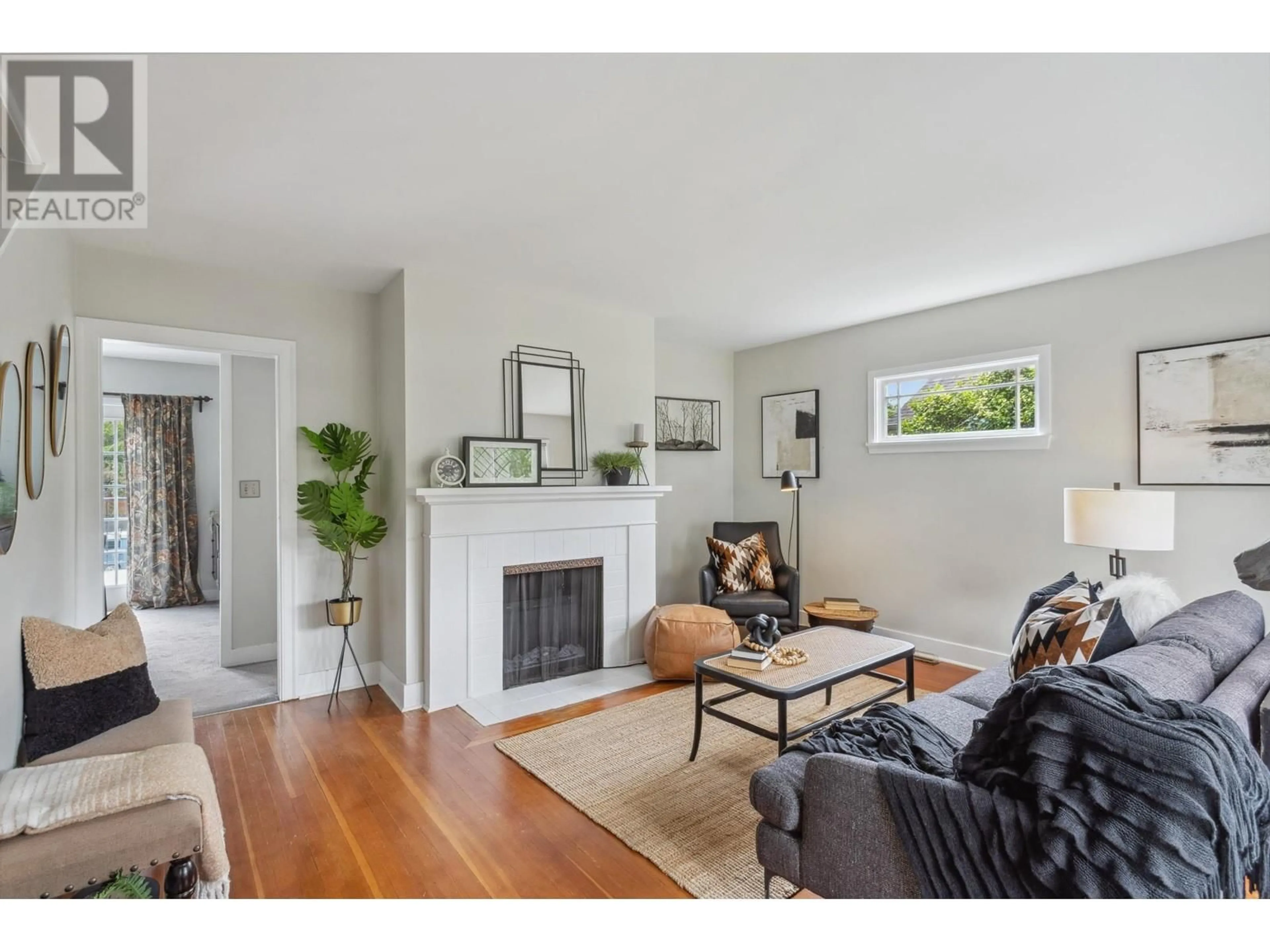 Living room, wood floors for 353 E 8TH STREET, North Vancouver British Columbia V7L1Z2