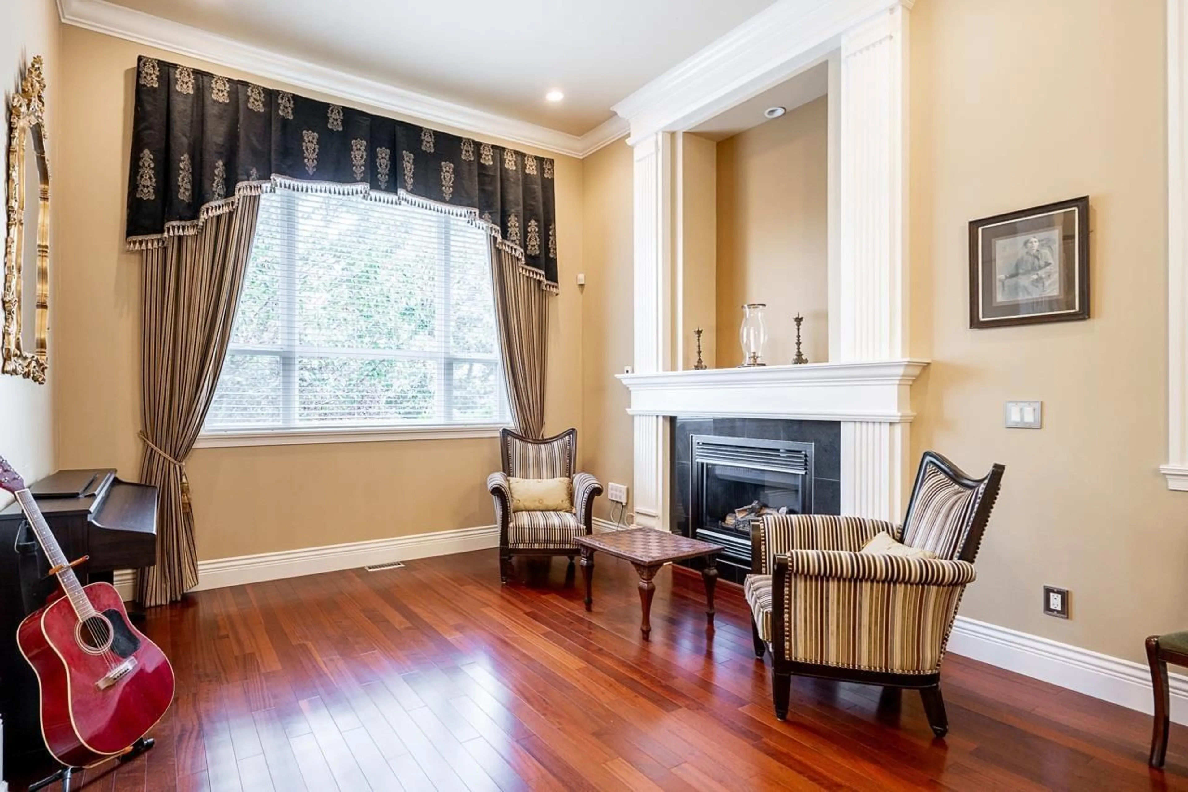 Living room, wood floors for 14668 ST. ANDREWS DRIVE, Surrey British Columbia V3R5V4