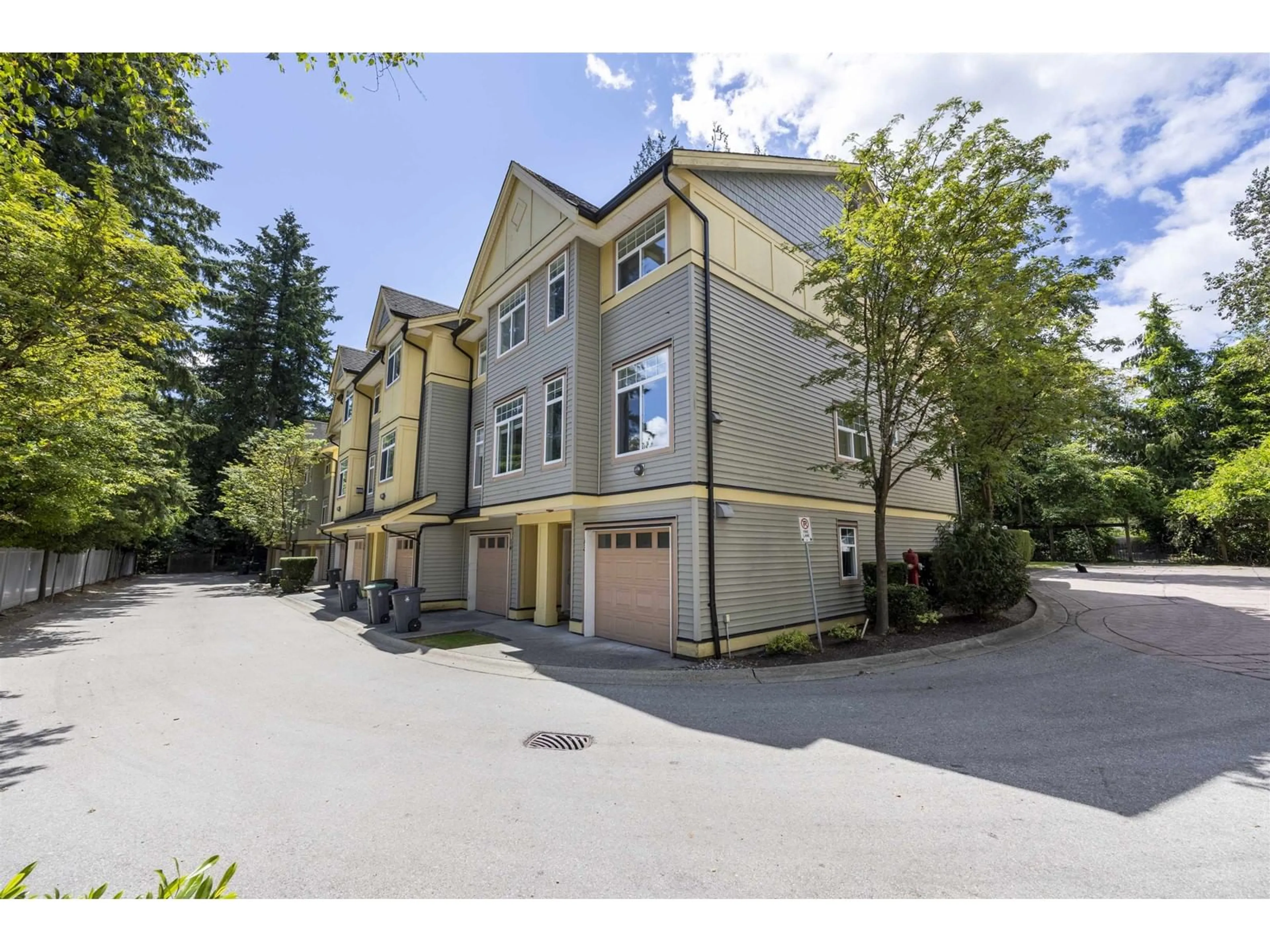 A pic from exterior of the house or condo, the front or back of building for 16 15518 103A AVENUE, Surrey British Columbia V3R1N7