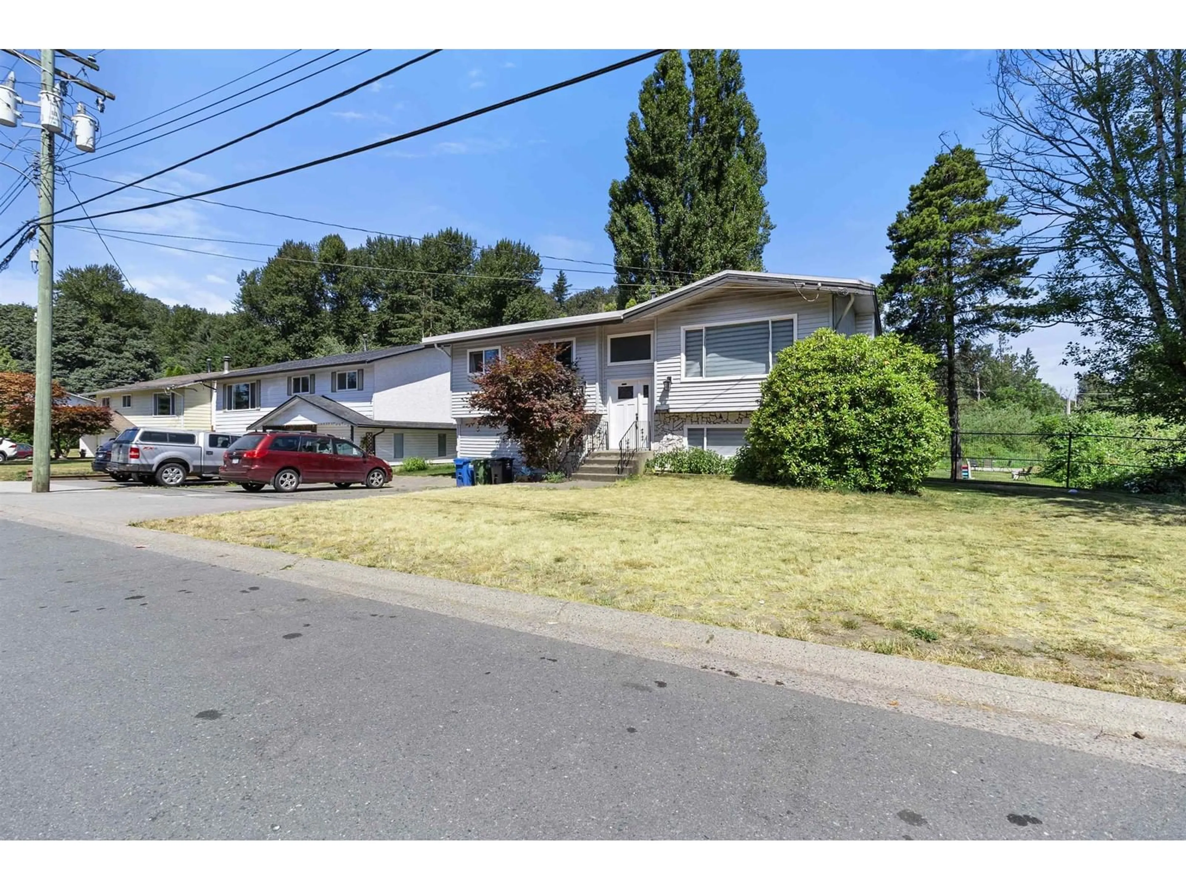 Frontside or backside of a home, the street view for 31745 CHARLOTTE AVENUE, Abbotsford British Columbia V2T3Z6