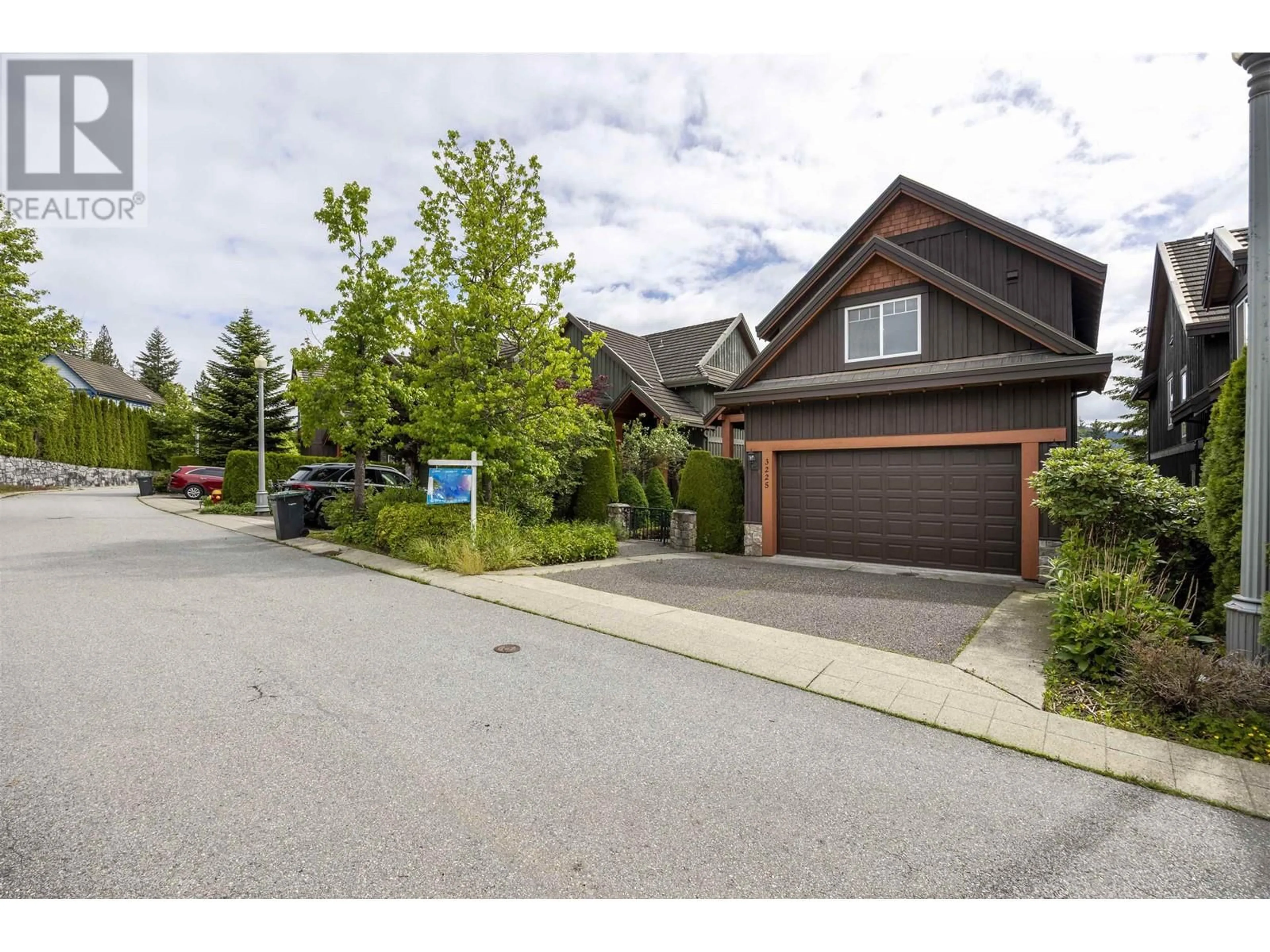 Frontside or backside of a home, the street view for 3225 CHARTWELL LANE, Coquitlam British Columbia V3E3N1