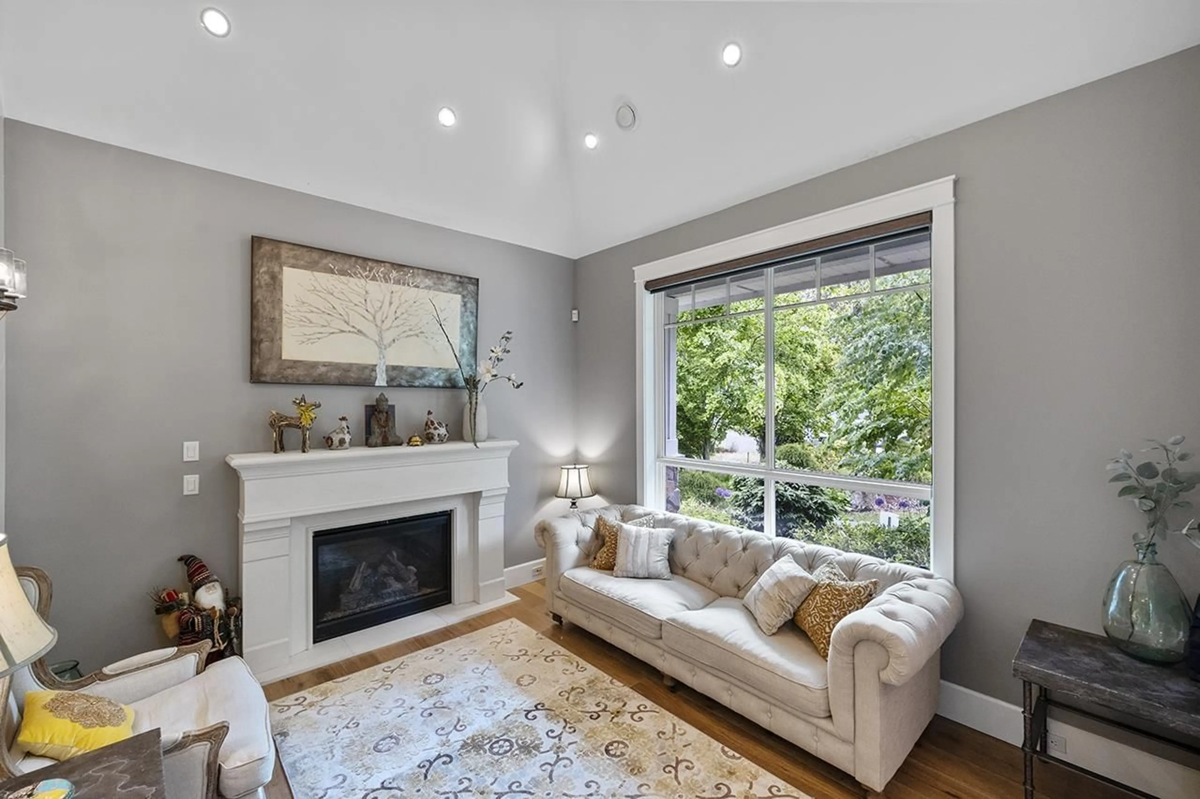 Living room, wood floors for 3840 156A STREET, Surrey British Columbia V3Z1X4