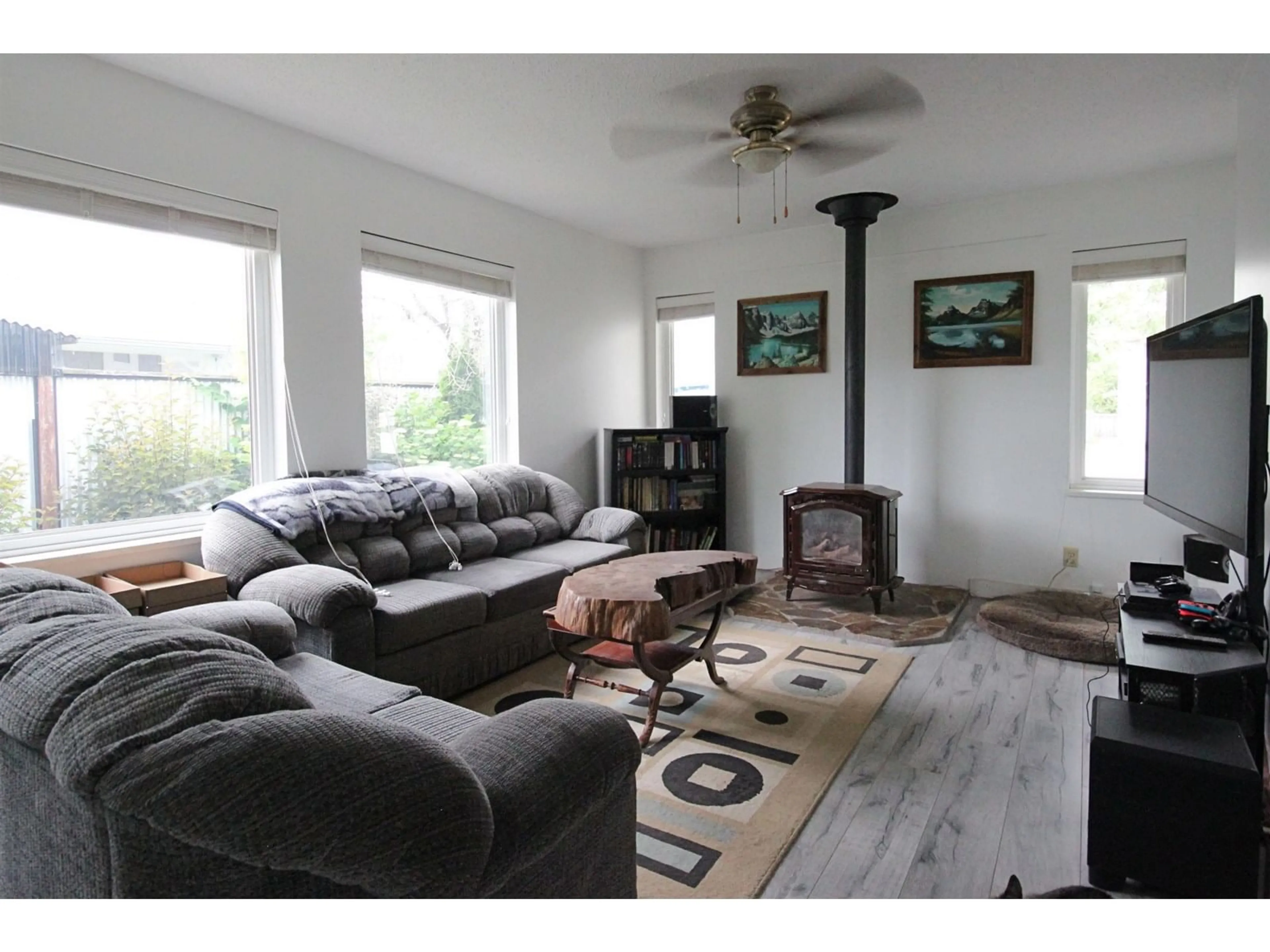 Living room with furniture, unknown for 34740 3RD, Abbotsford British Columbia V2S8B9