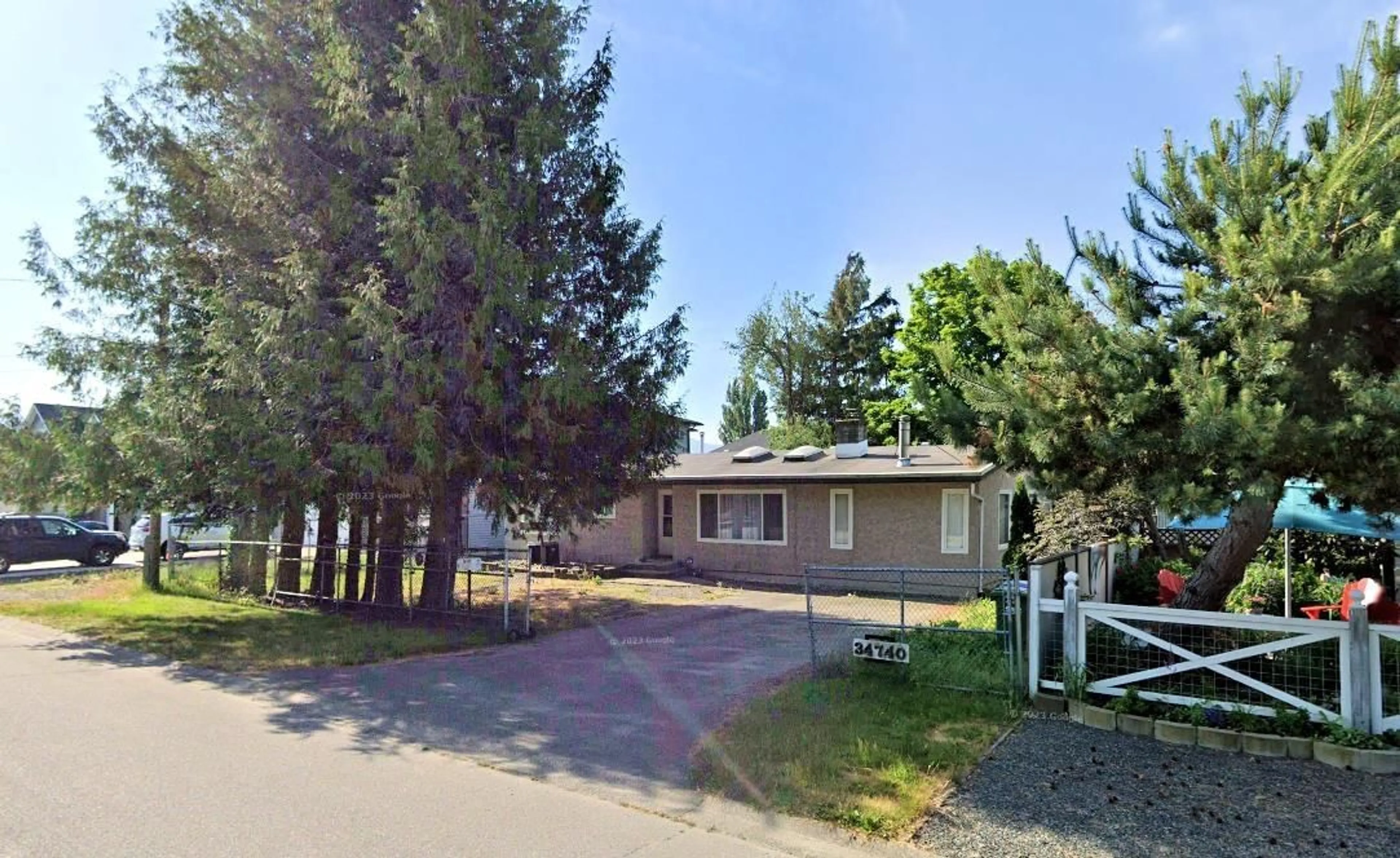 A pic from exterior of the house or condo, the street view for 34740 3RD AVENUE, Abbotsford British Columbia V2S8B9