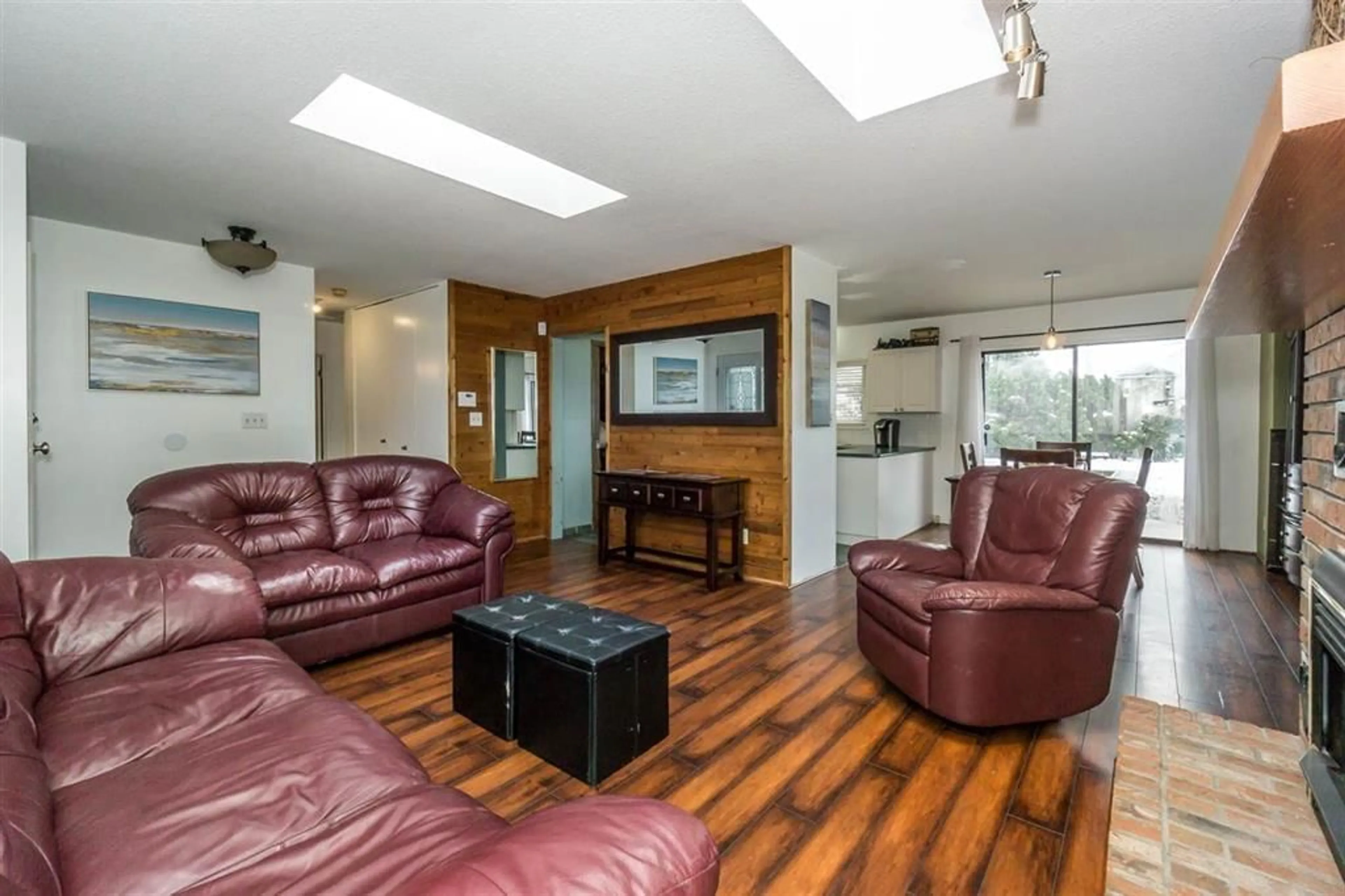 Living room, wood floors for 34740 3RD AVENUE, Abbotsford British Columbia V2S8B9