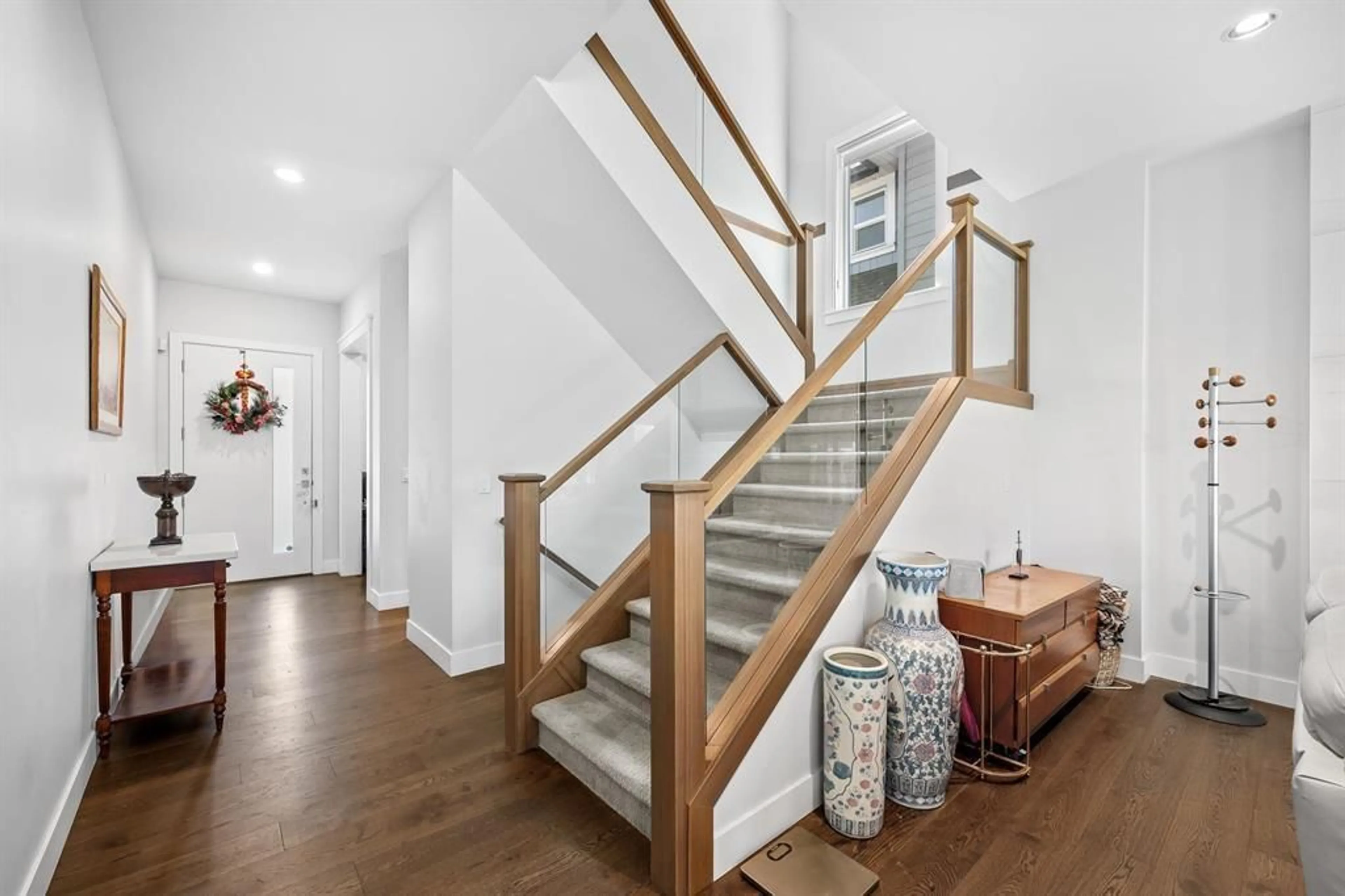 Stairs for 16789 17A AVENUE, Surrey British Columbia V3Z0B4